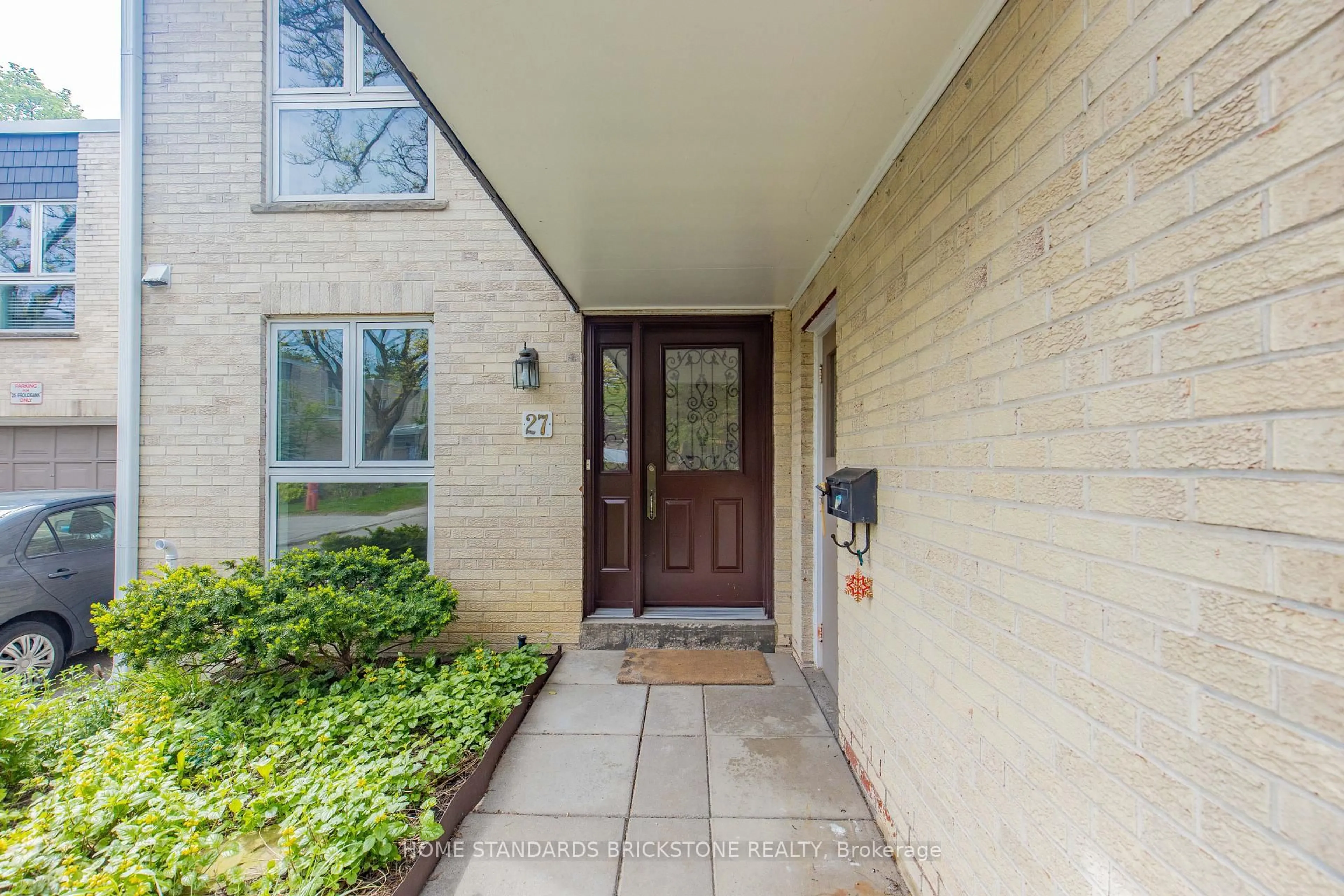 Indoor entryway for 27 Proudbank Millway #50, Toronto Ontario M2L 1P3