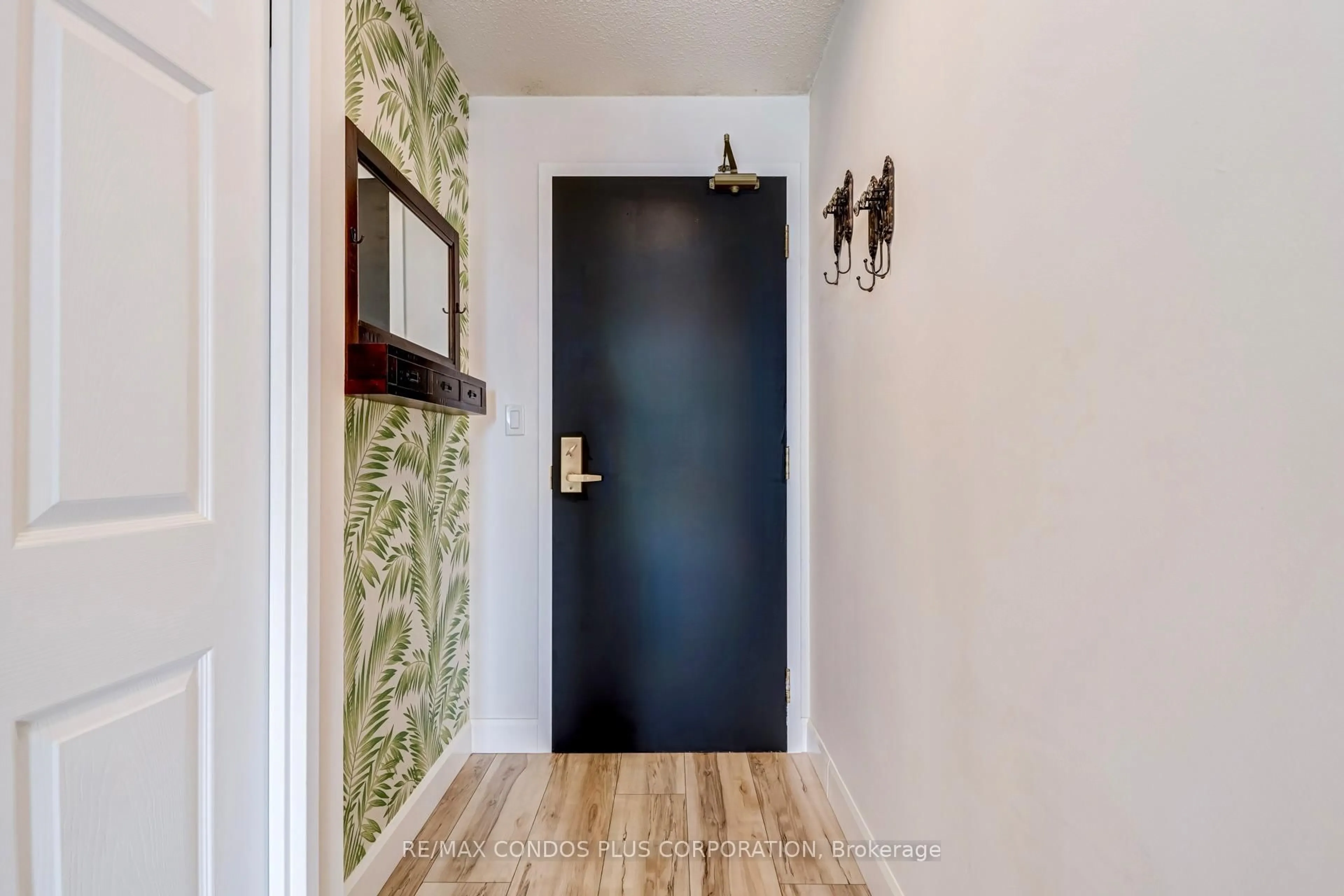 Indoor entryway for 43 Eglinton Ave #1901, Toronto Ontario M4P 1A5