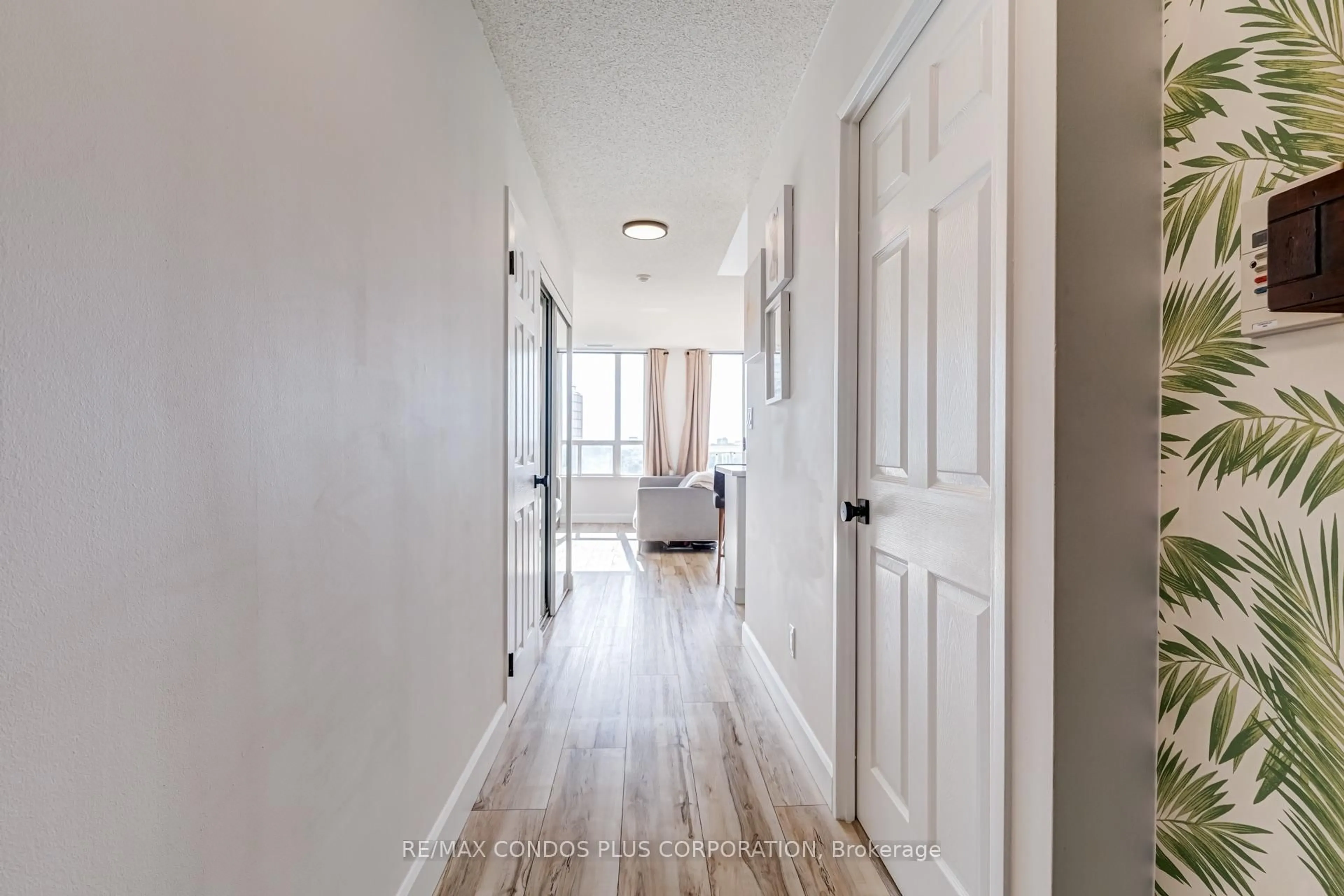 Indoor entryway for 43 Eglinton Ave #1901, Toronto Ontario M4P 1A5