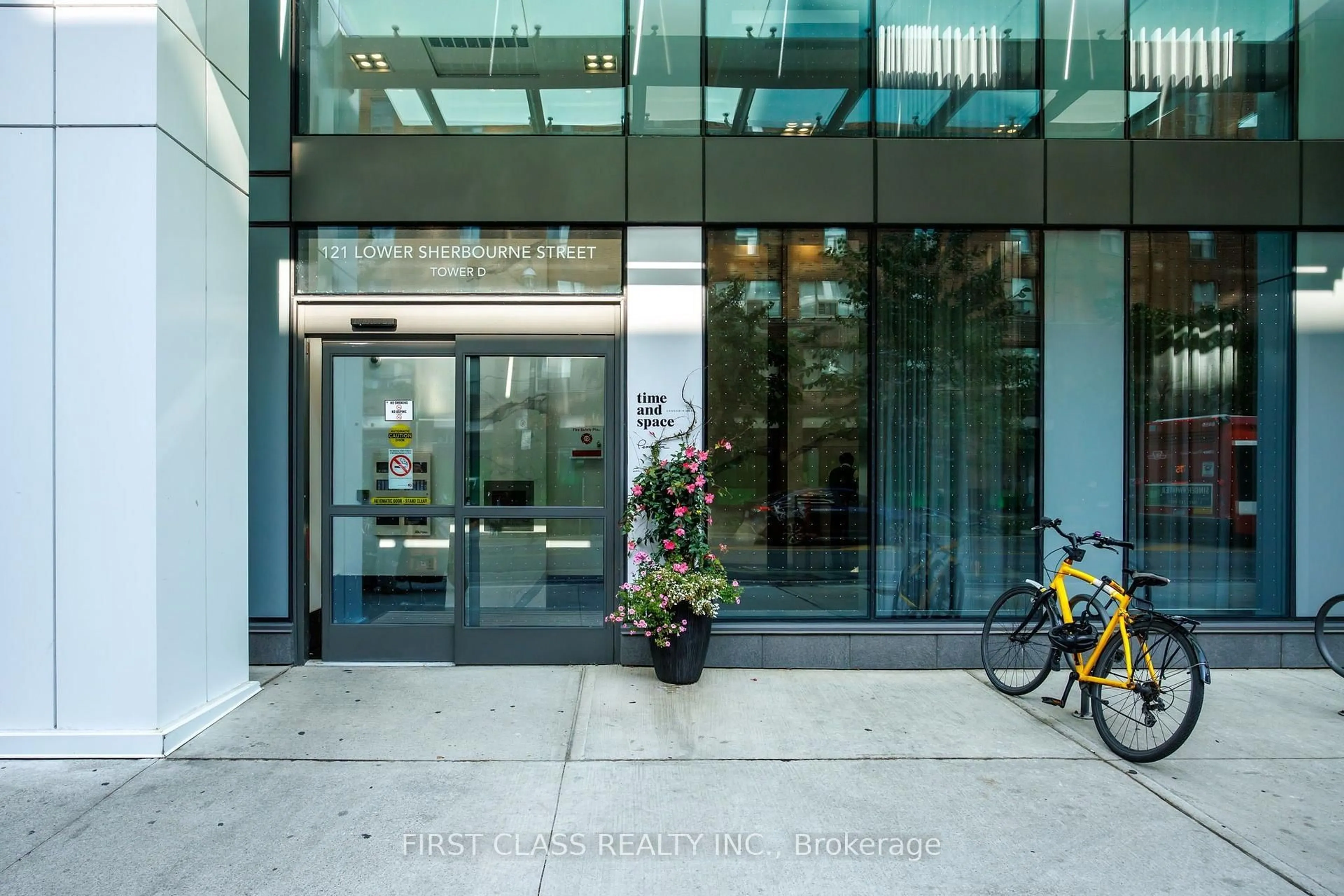 Indoor foyer for 121 Lower Sherbourne St #LPH1840, Toronto Ontario M5A 0W8