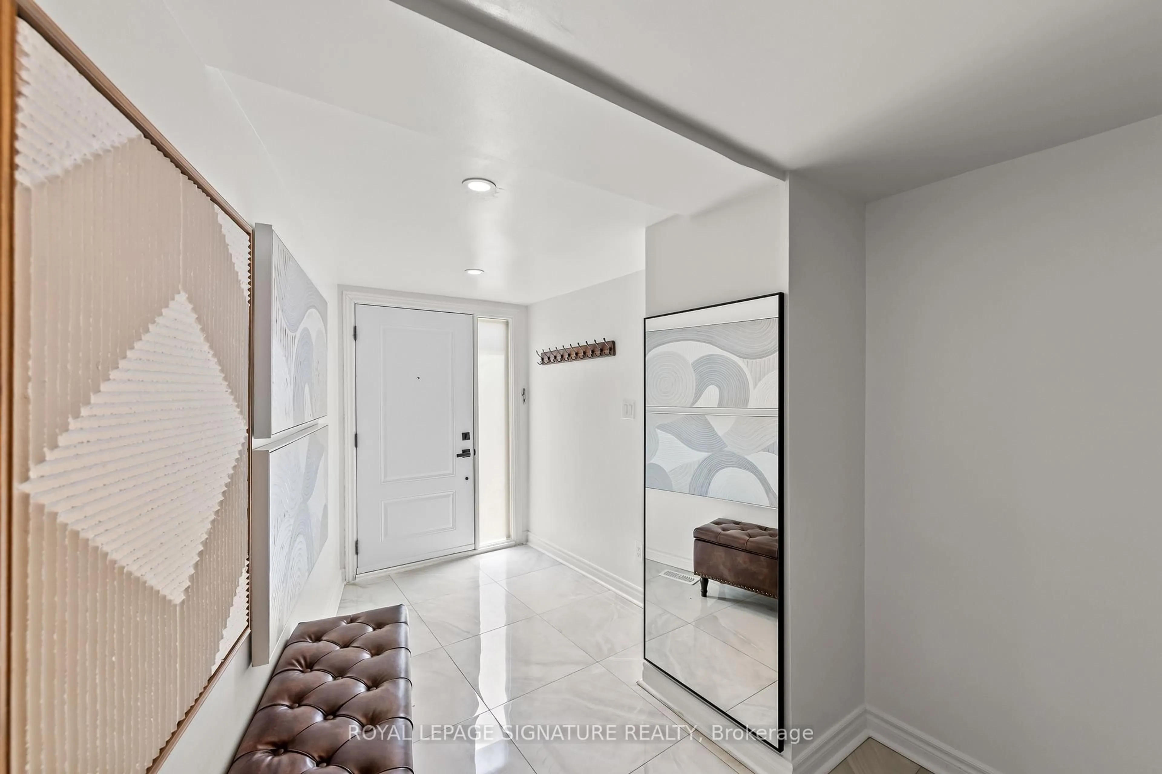 Indoor entryway for 109 Jenny Wren Way #62, Toronto Ontario M2H 2Z1