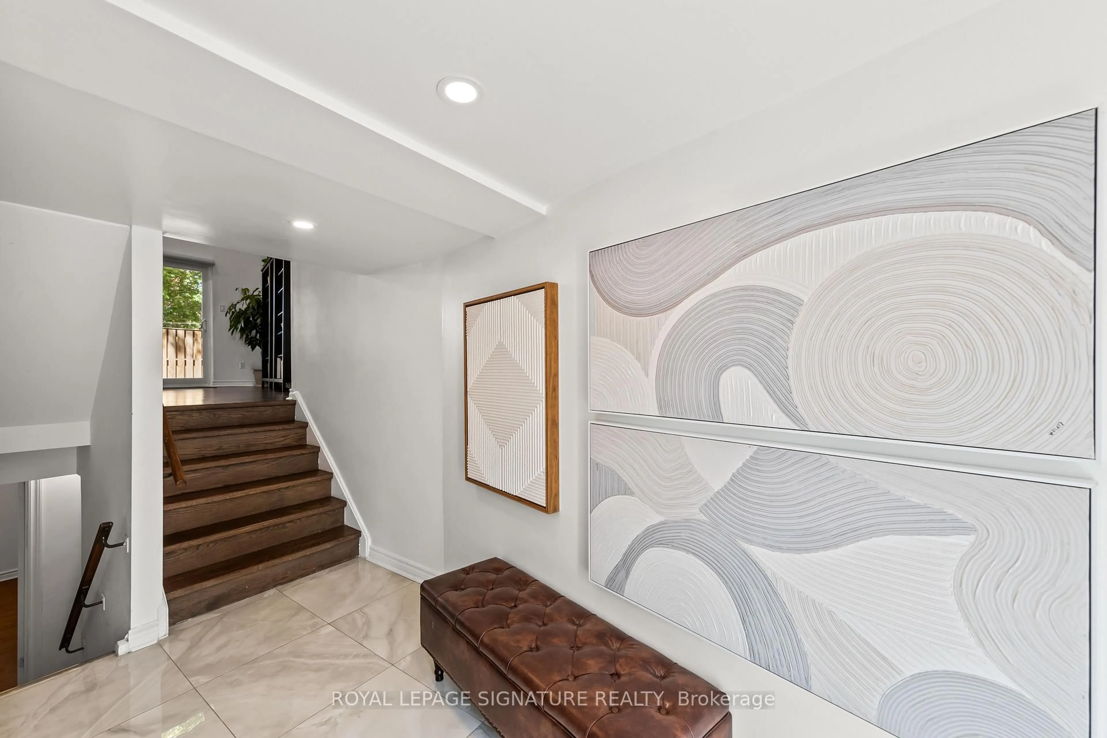 Indoor entryway for 109 Jenny Wren Way #62, Toronto Ontario M2H 2Z1