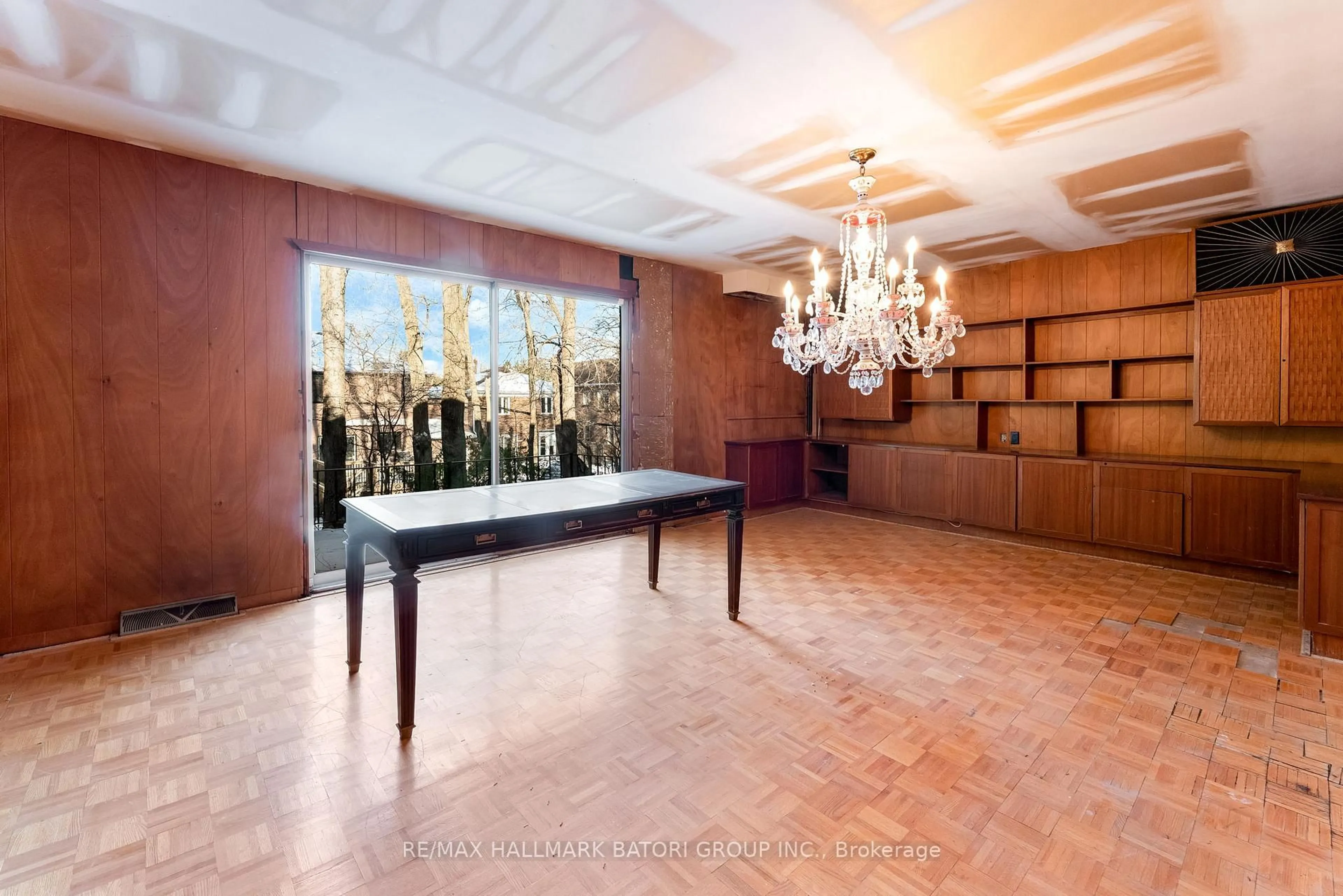 Indoor foyer for 64 Prue Ave, Toronto Ontario M6B 1R5