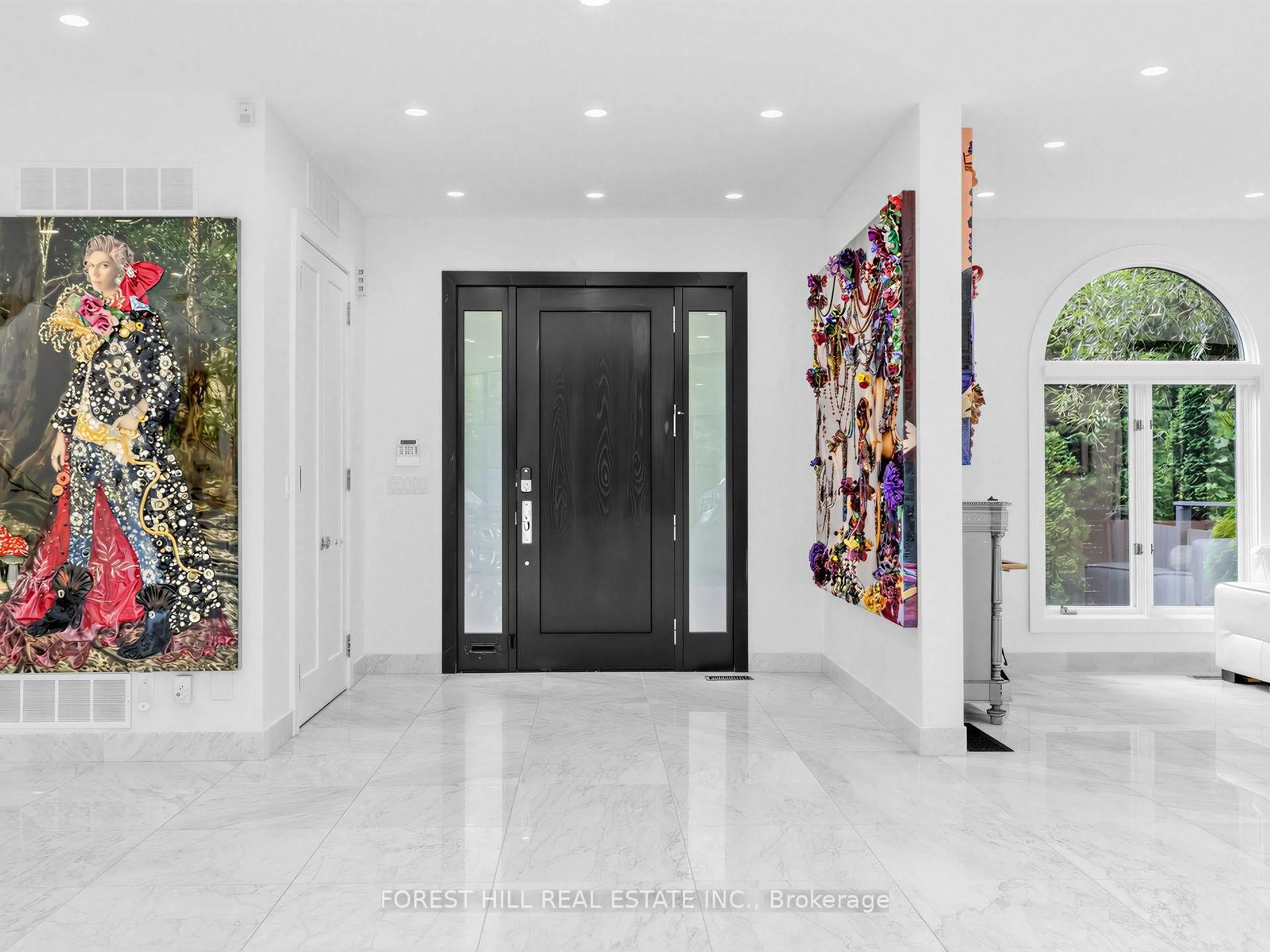 Indoor entryway for 55 Strathearn Blvd, Toronto Ontario M5P 3M3