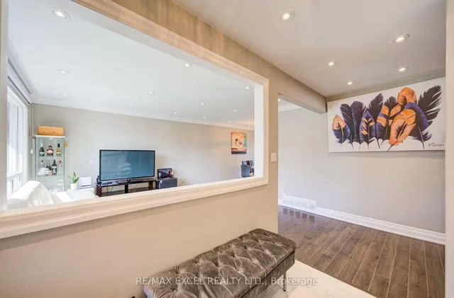 6 Averill Cres, Toronto 5