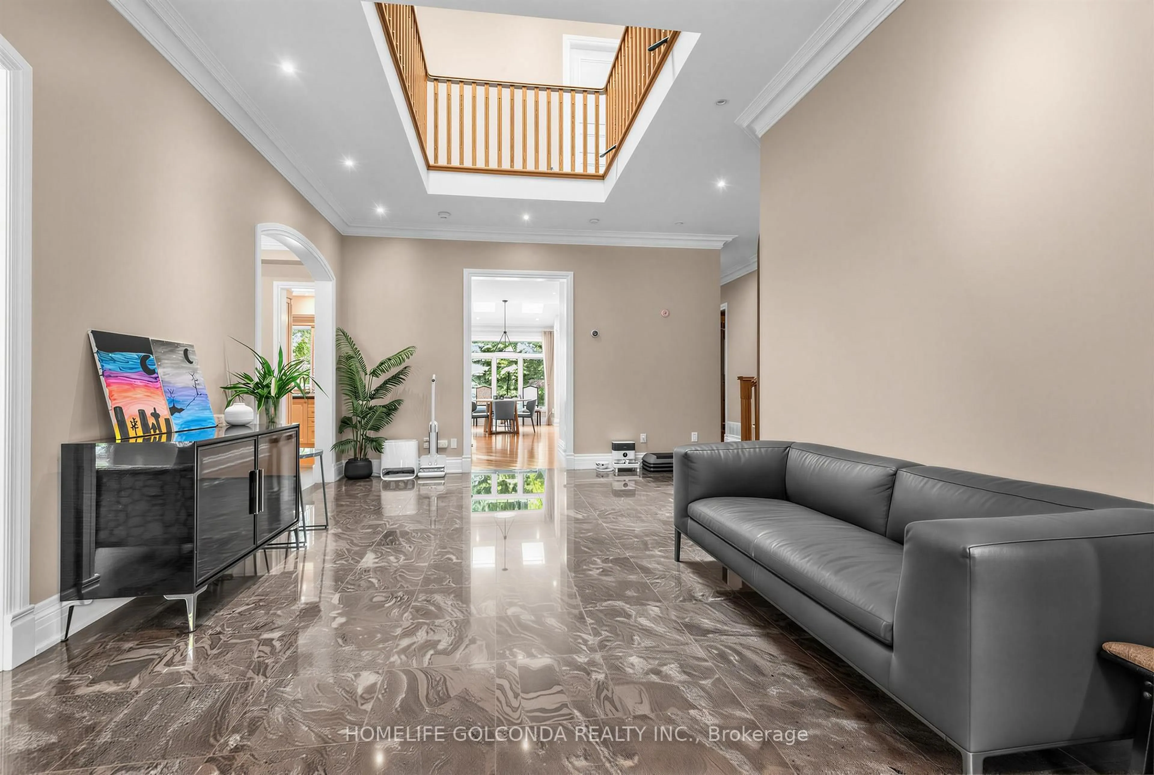 Indoor foyer for 164 Owen Blvd, Toronto Ontario M2P 1G7
