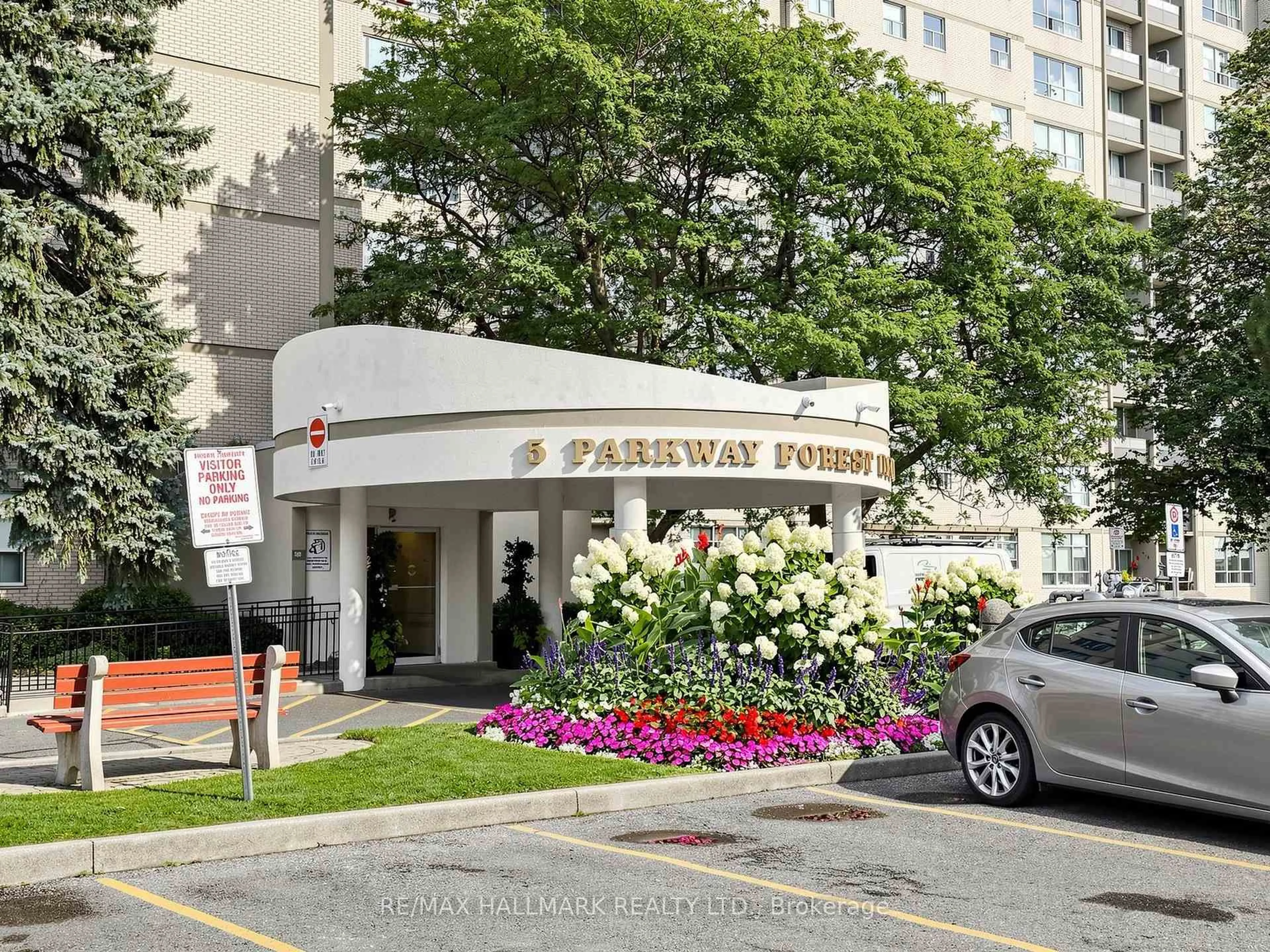 Indoor foyer for 5 Parkway Forest Dr #1609, Toronto Ontario M2J 1L2