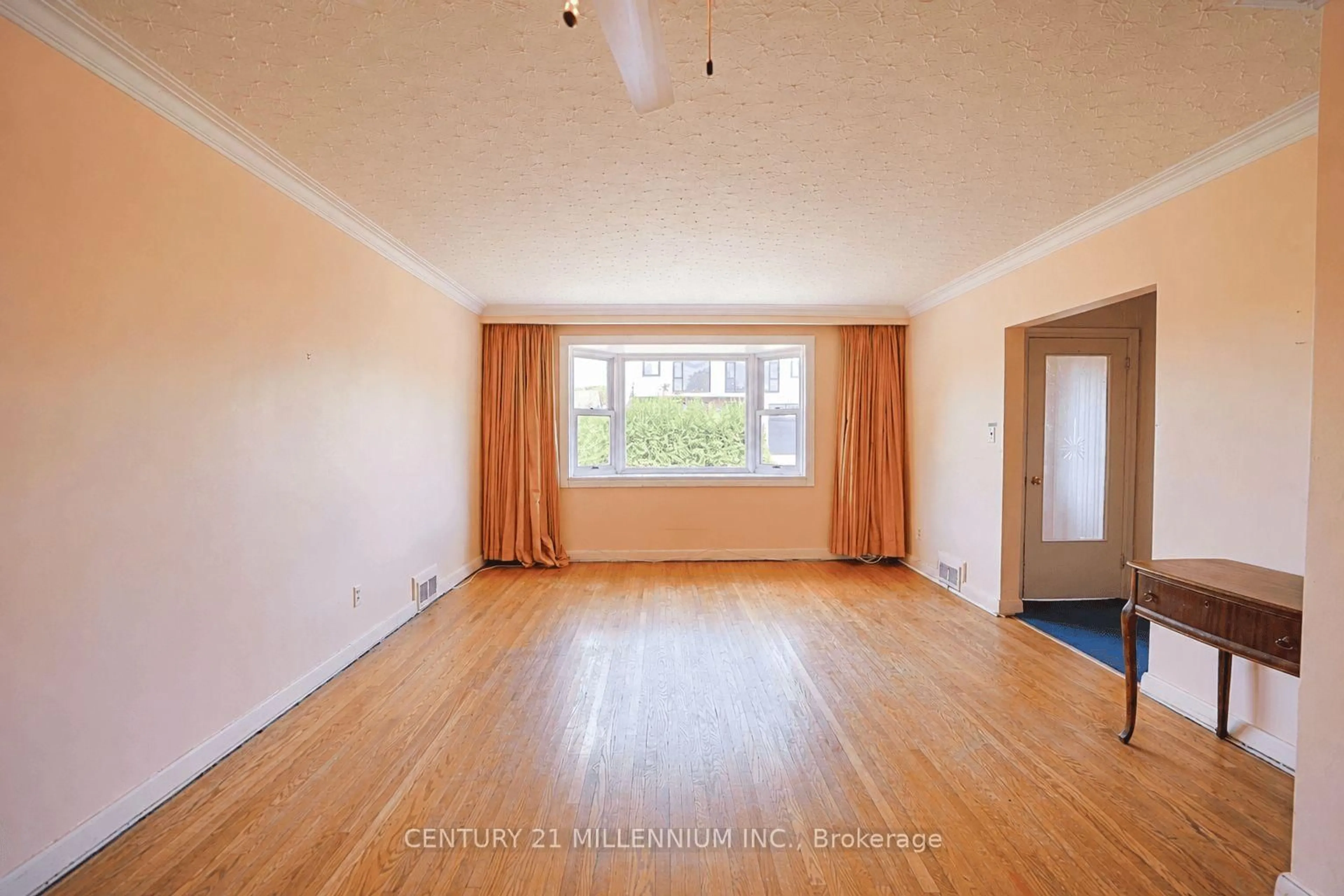 A pic of a room for 169 Ranee Ave, Toronto Ontario M6A 1N3