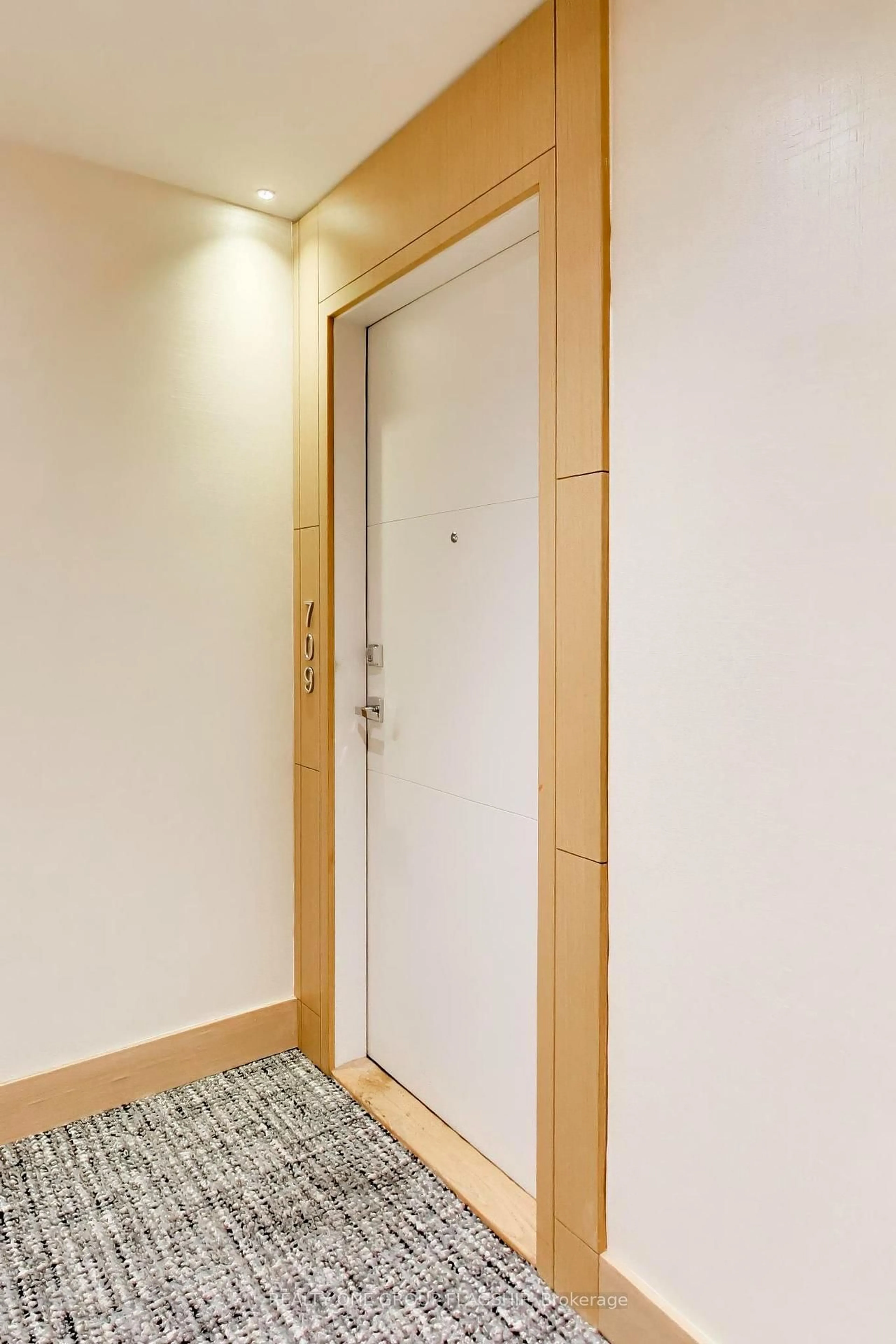 Indoor foyer for 99 The Donway #709, Toronto Ontario M3C 0N8