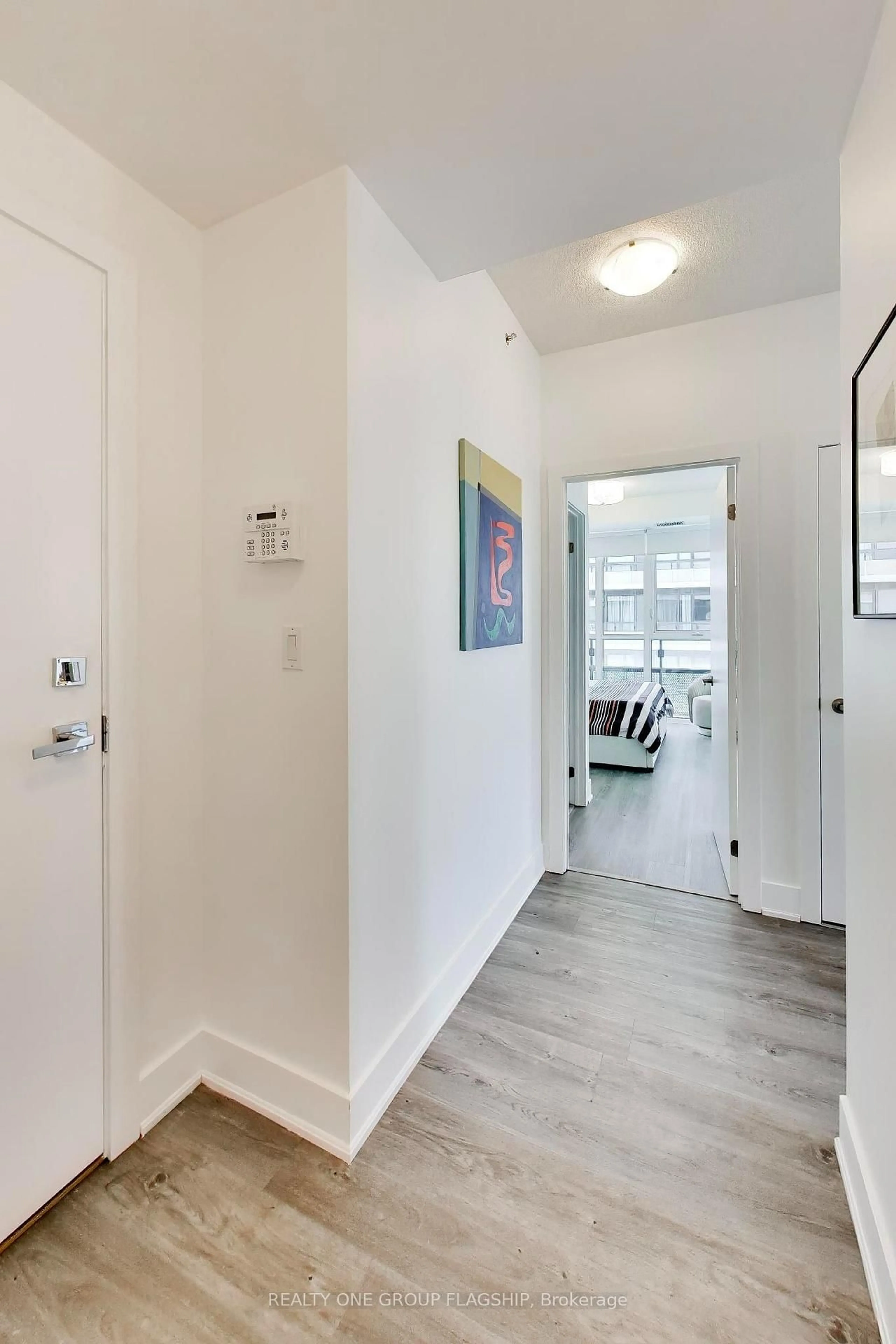 Indoor entryway for 99 The Donway #709, Toronto Ontario M3C 0N8