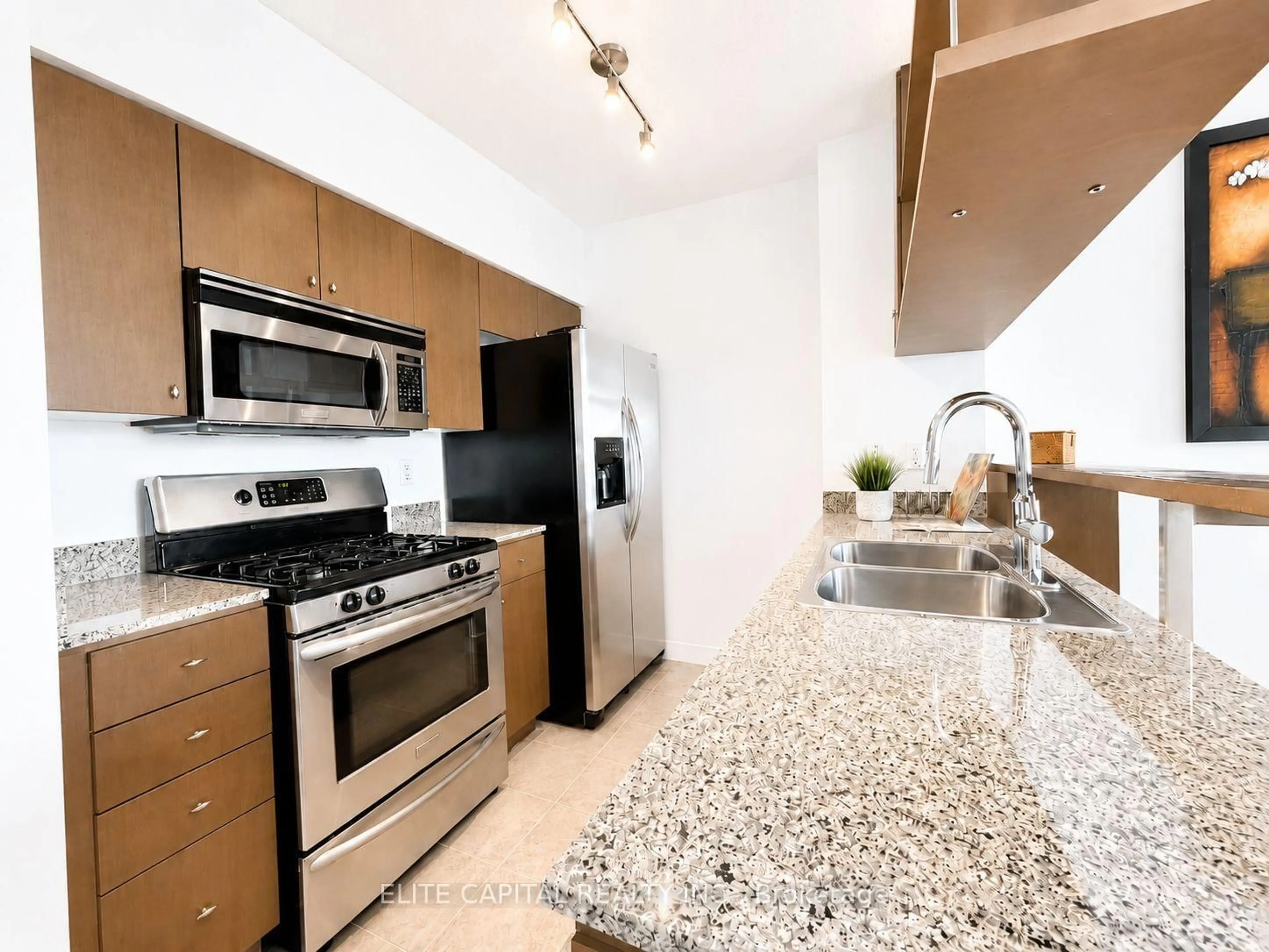 Standard kitchen, ceramic/tile floor for 10 Navy Wharf Crt #1008, Toronto Ontario M5V 3V2