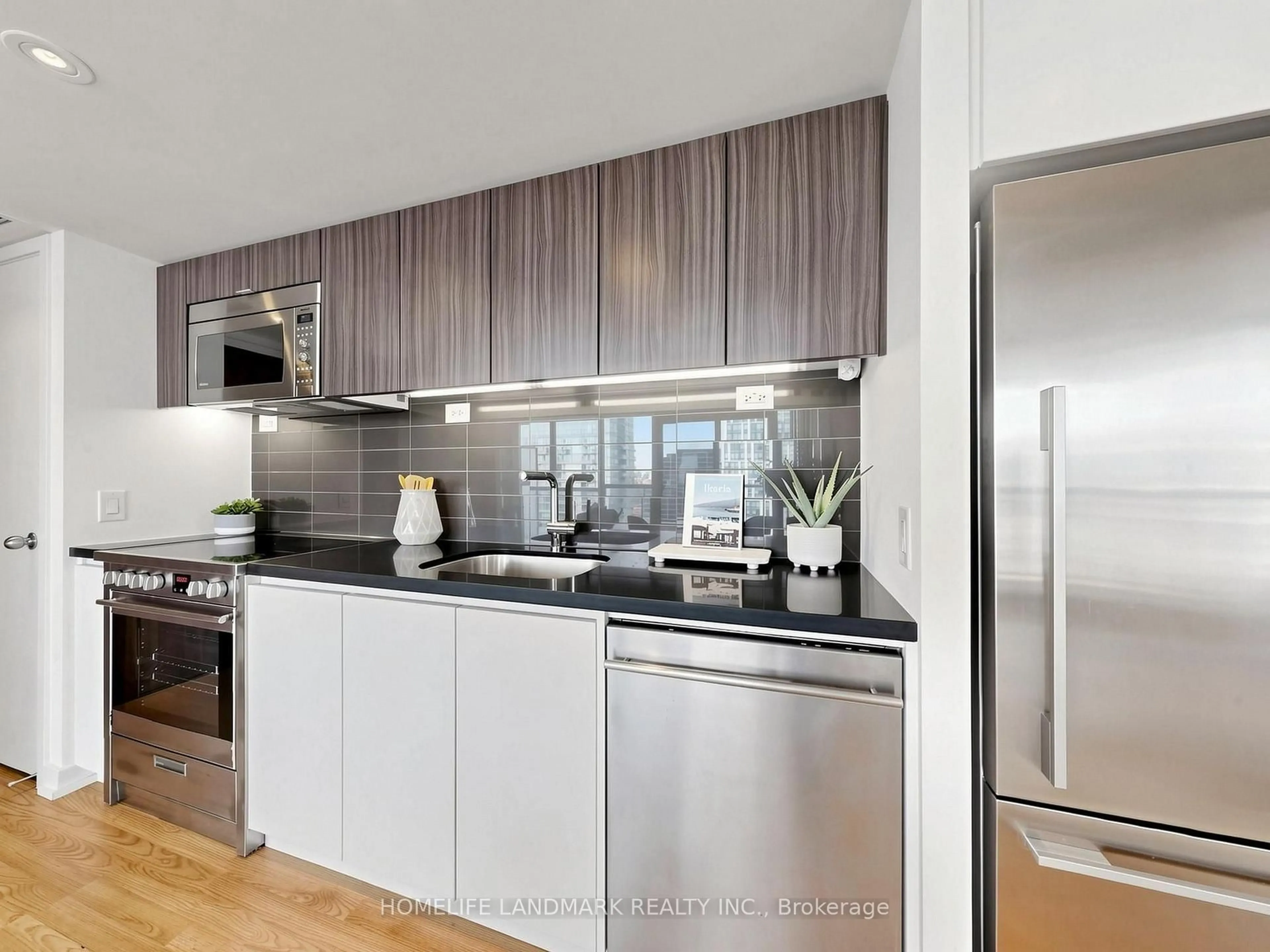 Contemporary kitchen, wood/laminate floor for 75 Queens Wharf Rd #2215, Toronto Ontario M5V 0J8