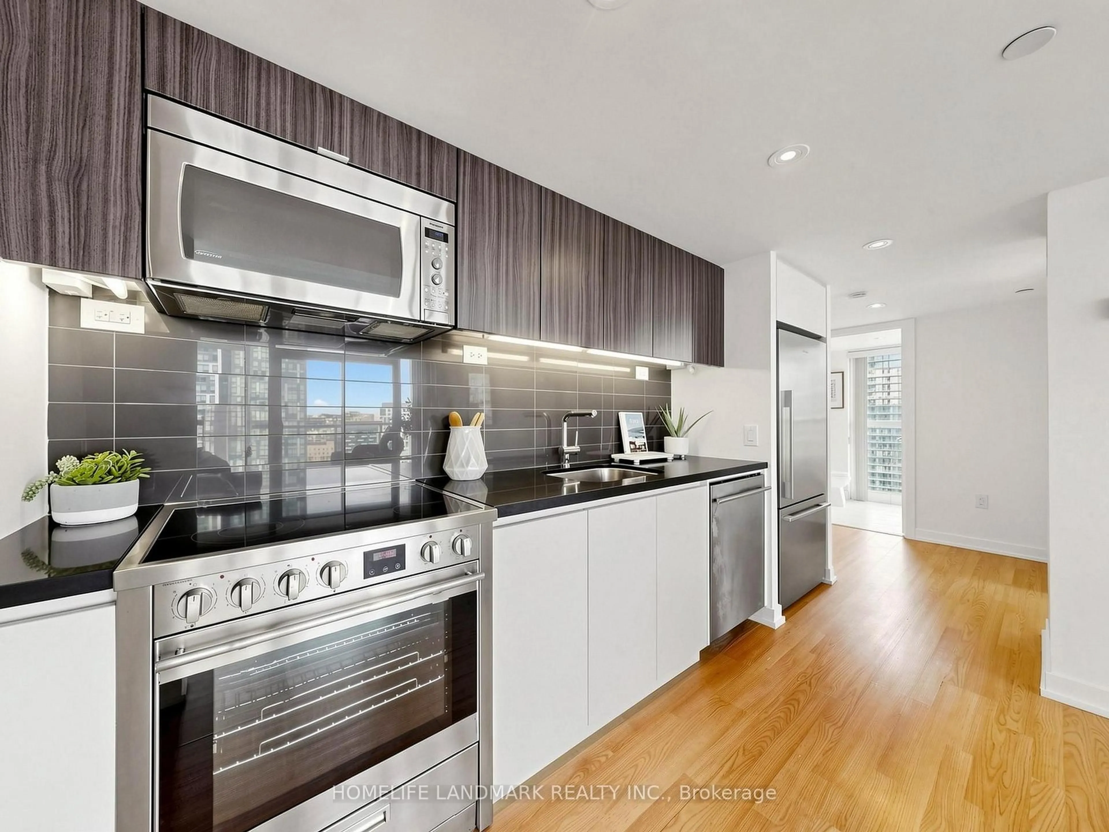 Contemporary kitchen, unknown for 75 Queens Wharf Rd #2215, Toronto Ontario M5V 0J8