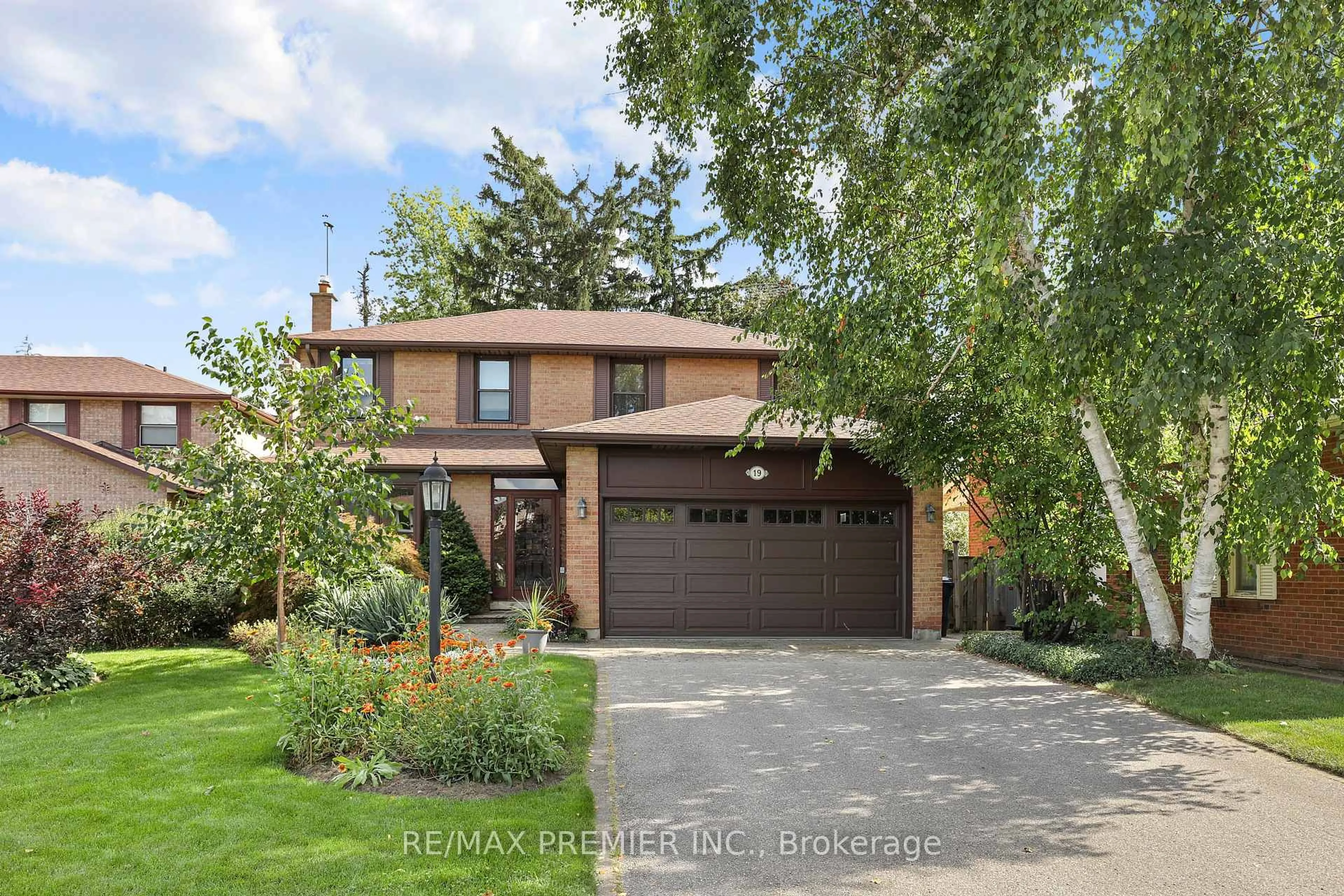 Home with brick exterior material, street for 19 Temagami Crt, Toronto Ontario M2M 4E6