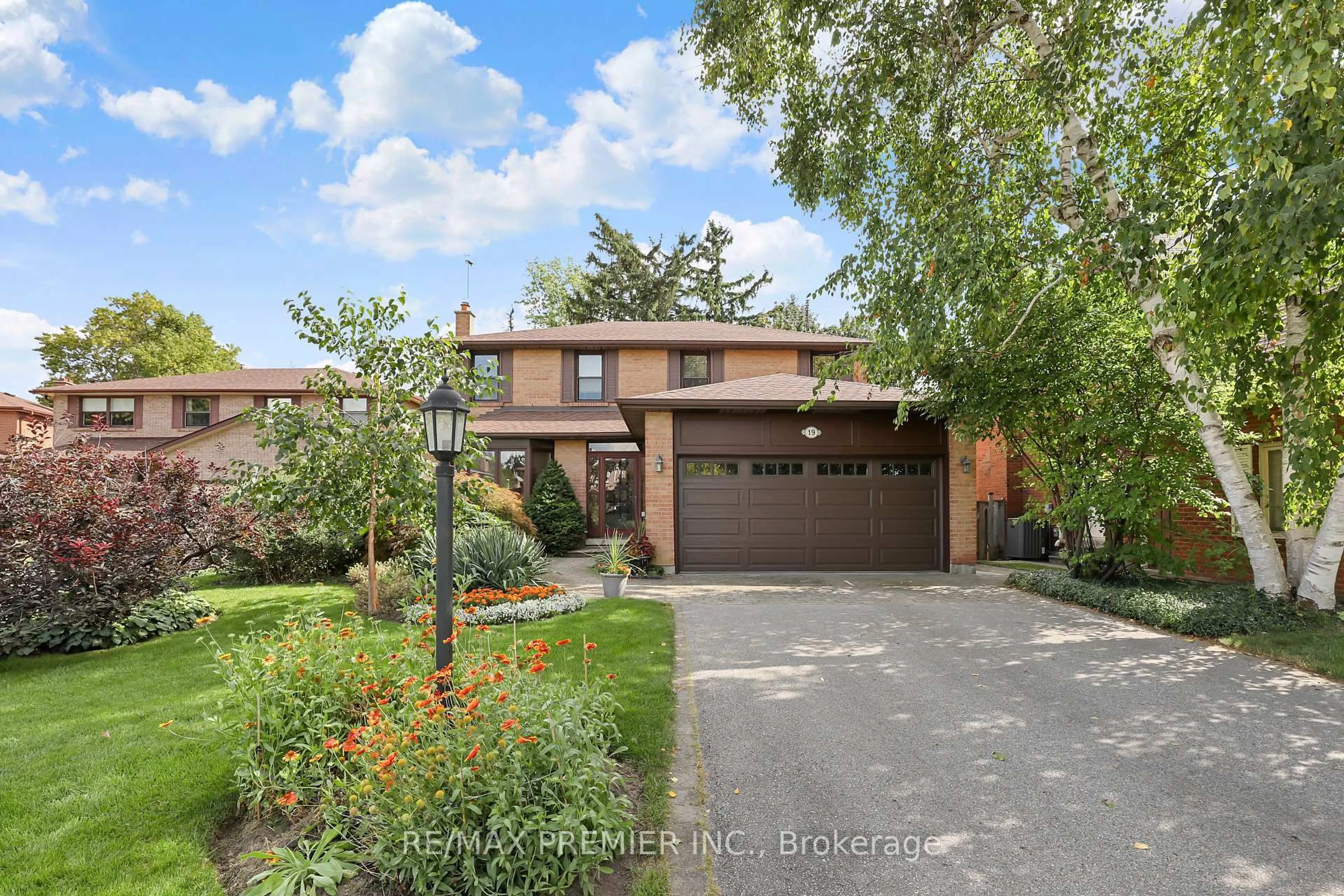 Home with brick exterior material, street for 19 Temagami Crt, Toronto Ontario M2M 4E6