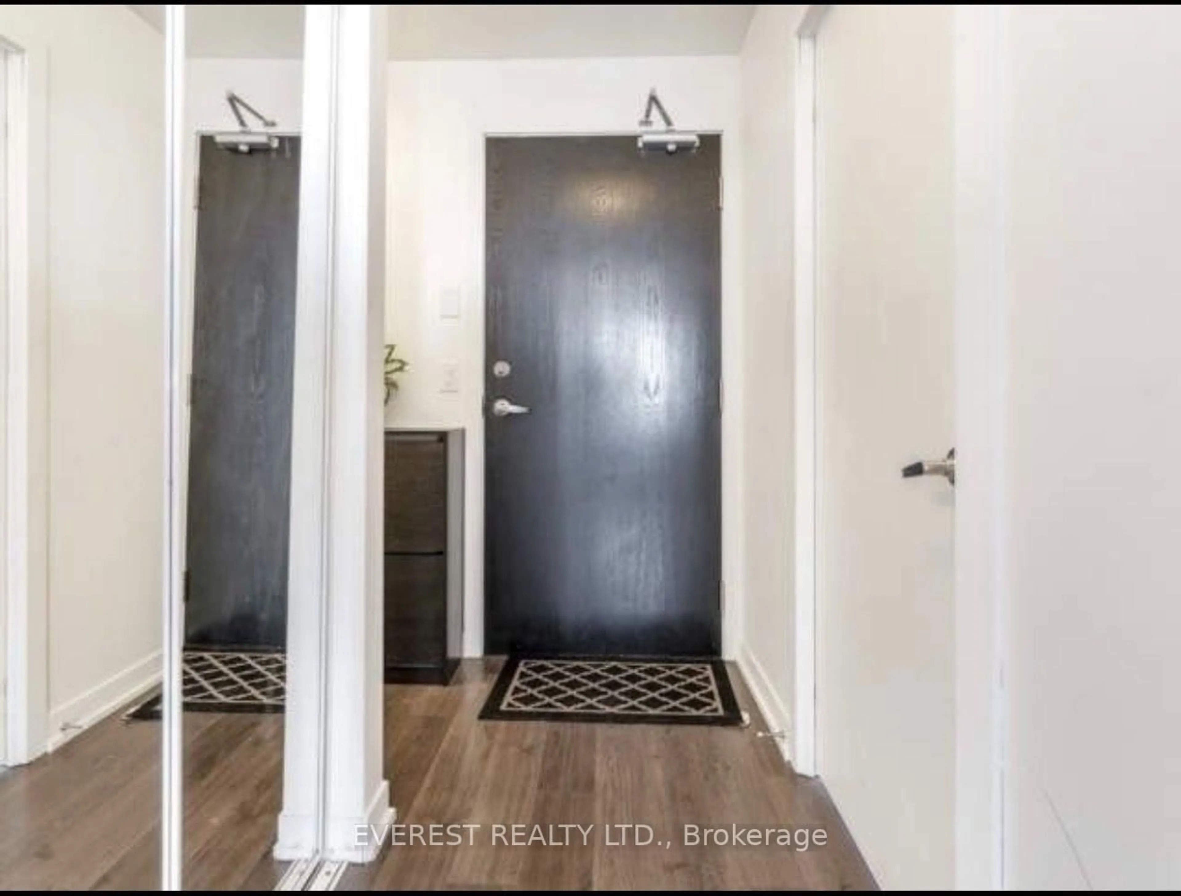 Indoor entryway for 225 Sackville St #1510, Toronto Ontario M5A 0B9