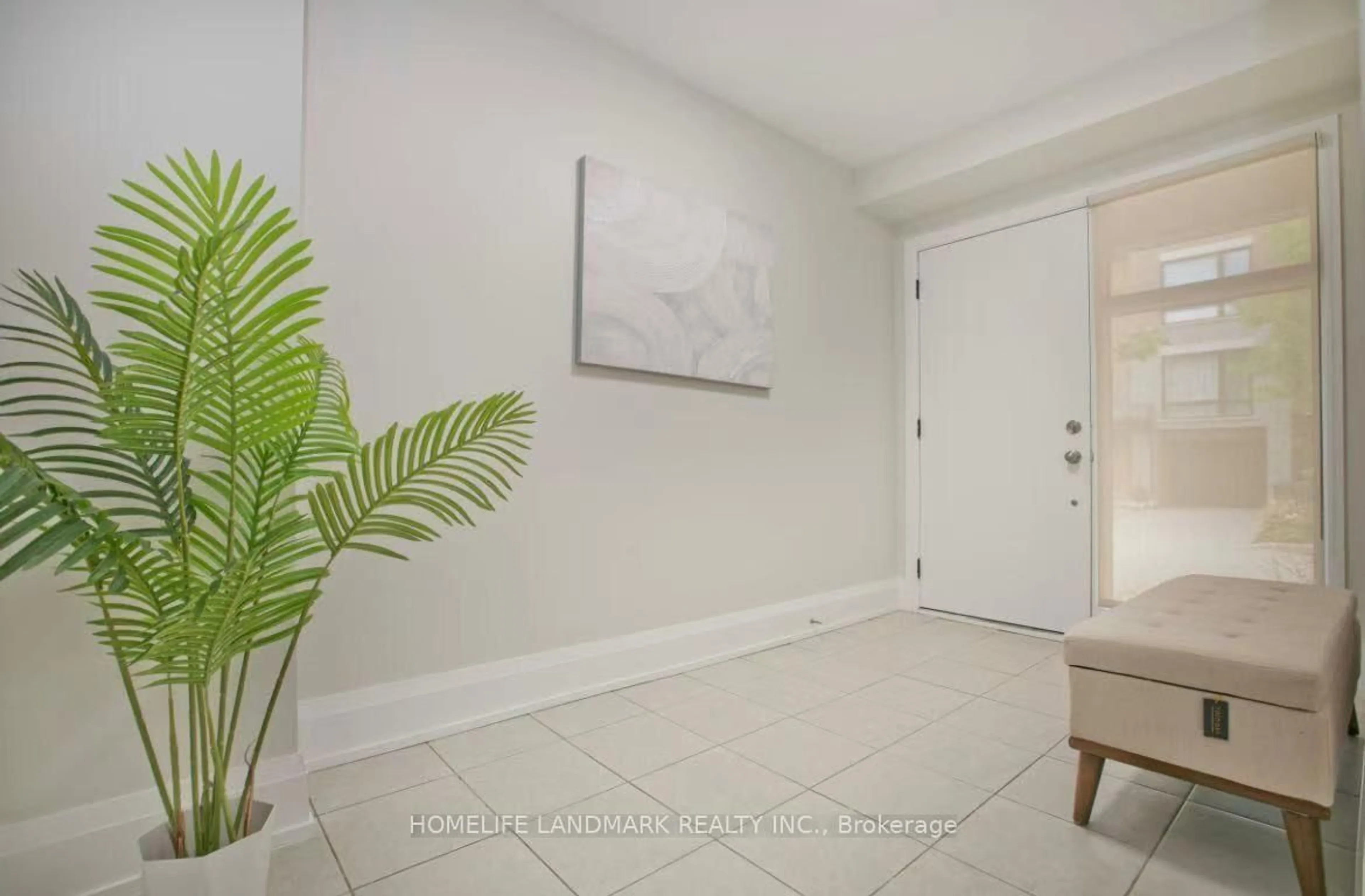 Indoor entryway for 30 Kenneth Wood Cres, Toronto Ontario M2N 0K3