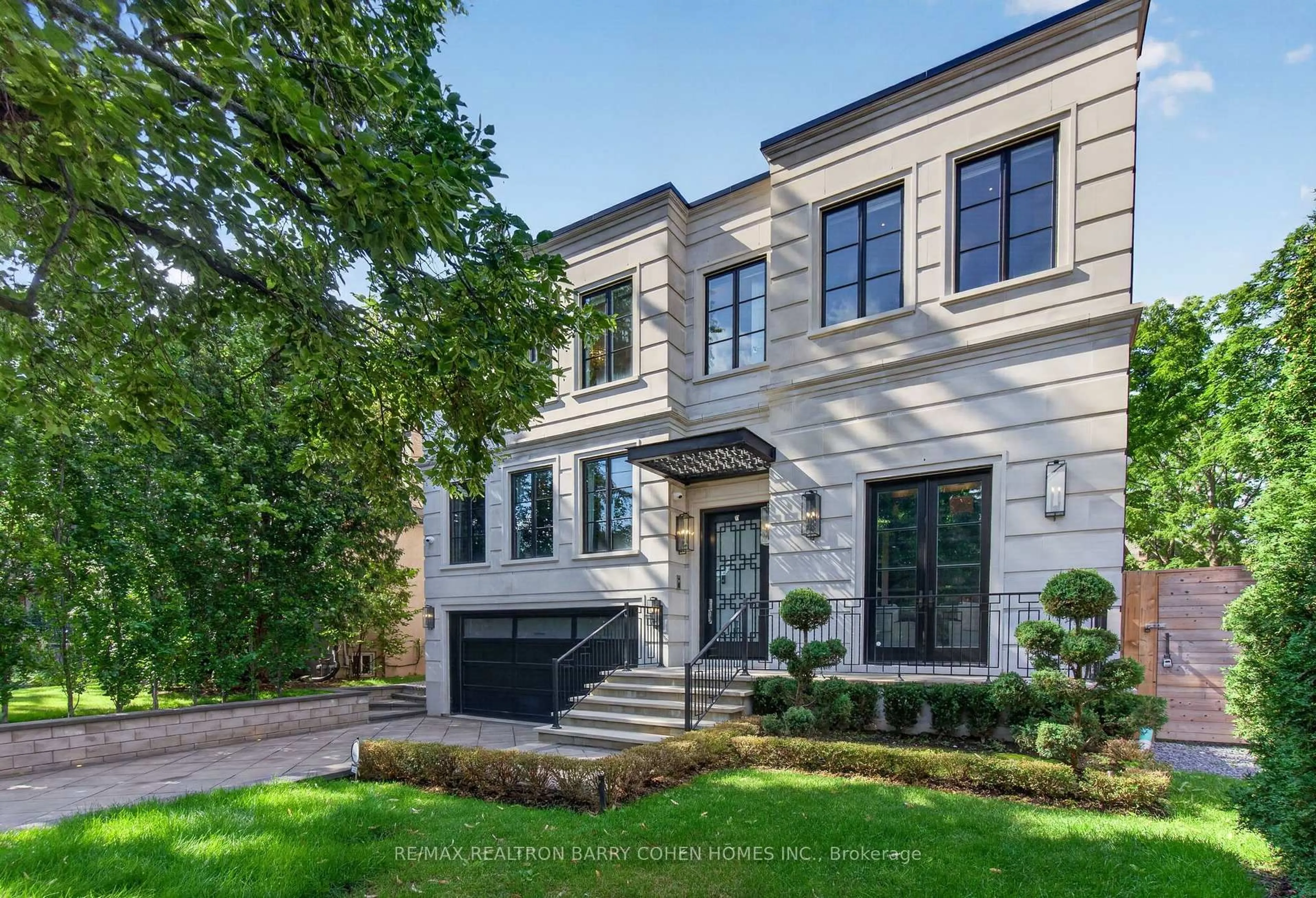 Home with brick exterior material, street for 154 Yonge Blvd, Toronto Ontario M5M 3H4