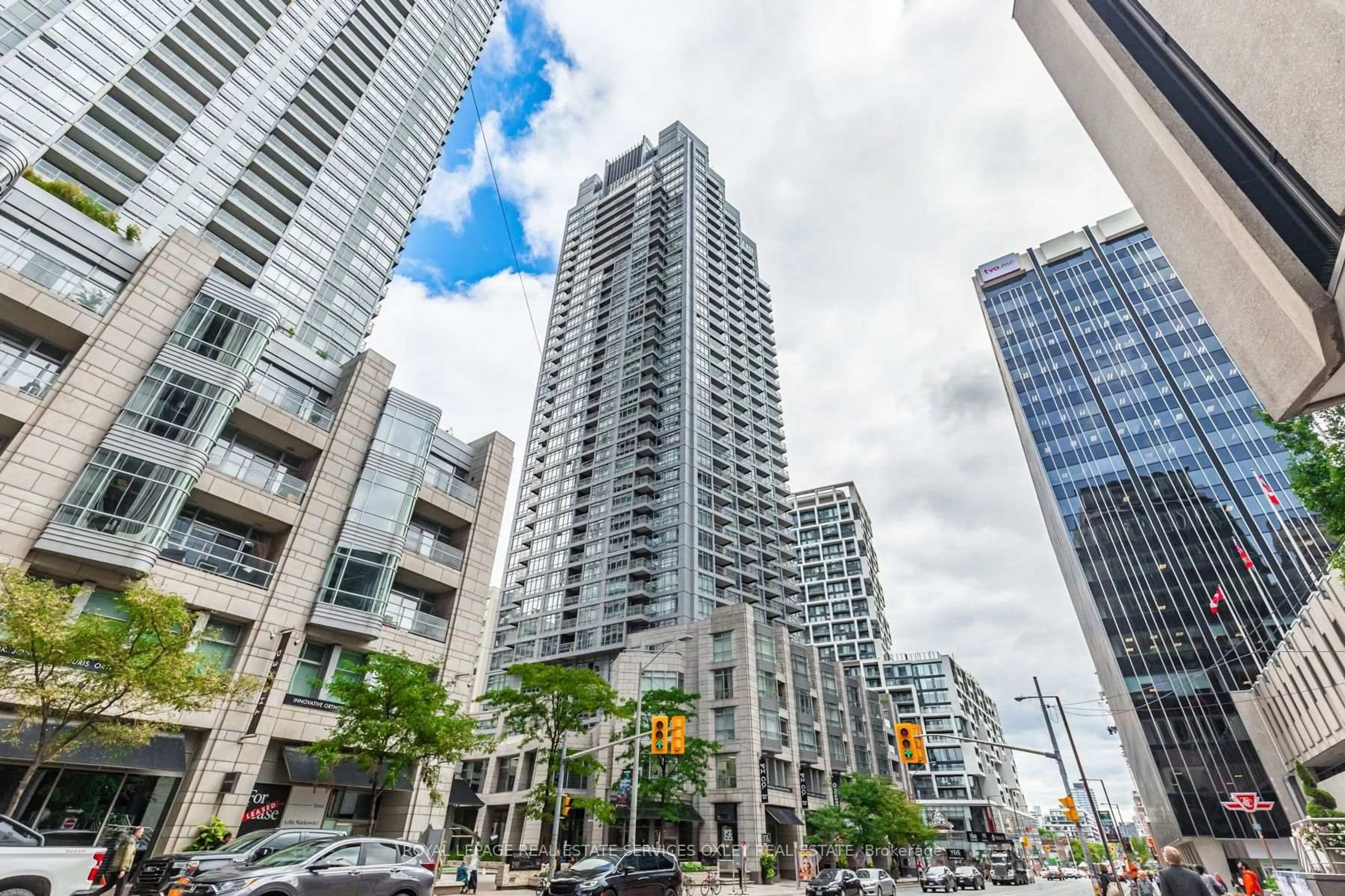 Patio, street for 2181 Yonge St #3701, Toronto Ontario M4S 3H7