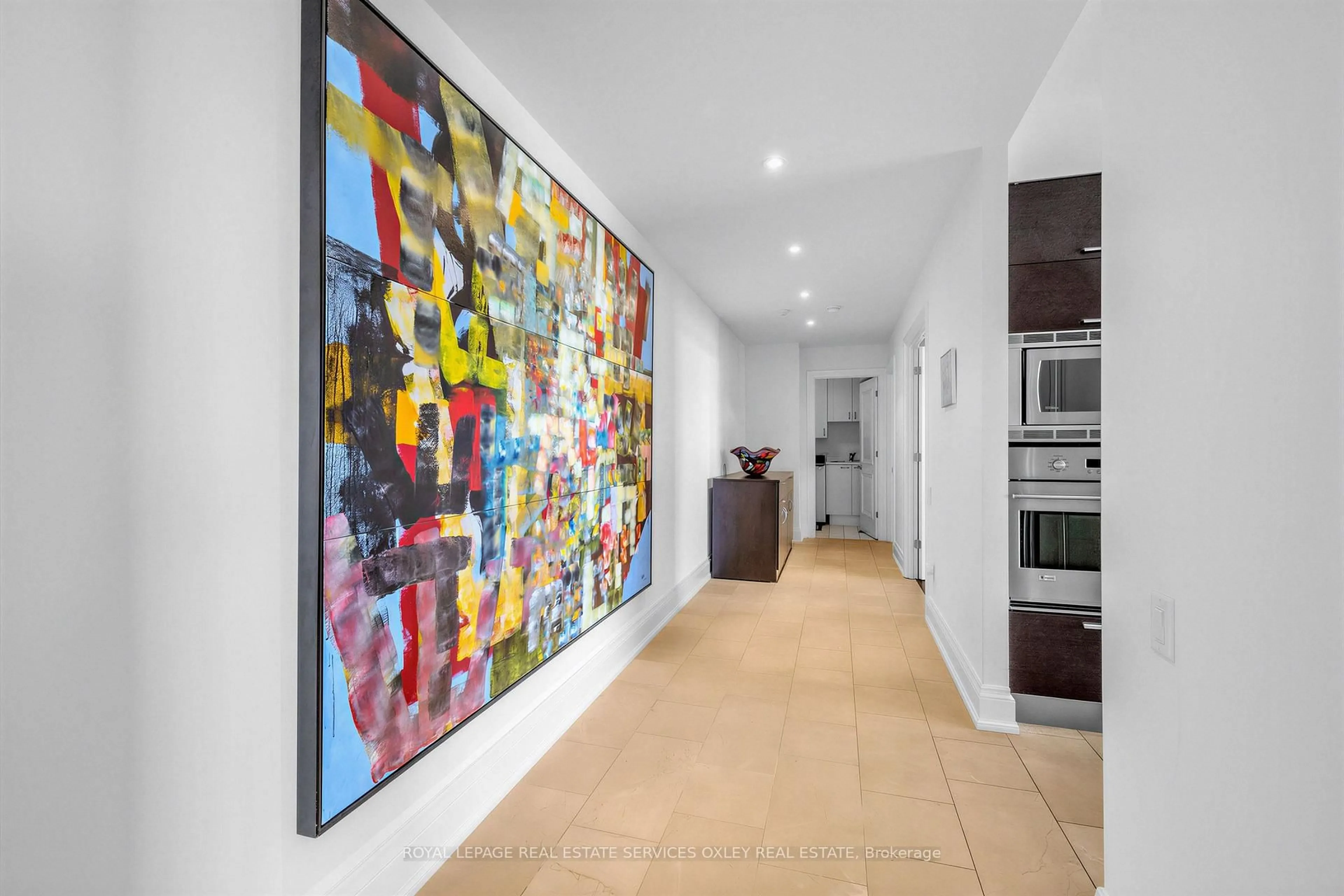 Indoor foyer for 2181 Yonge St #3701, Toronto Ontario M4S 3H7