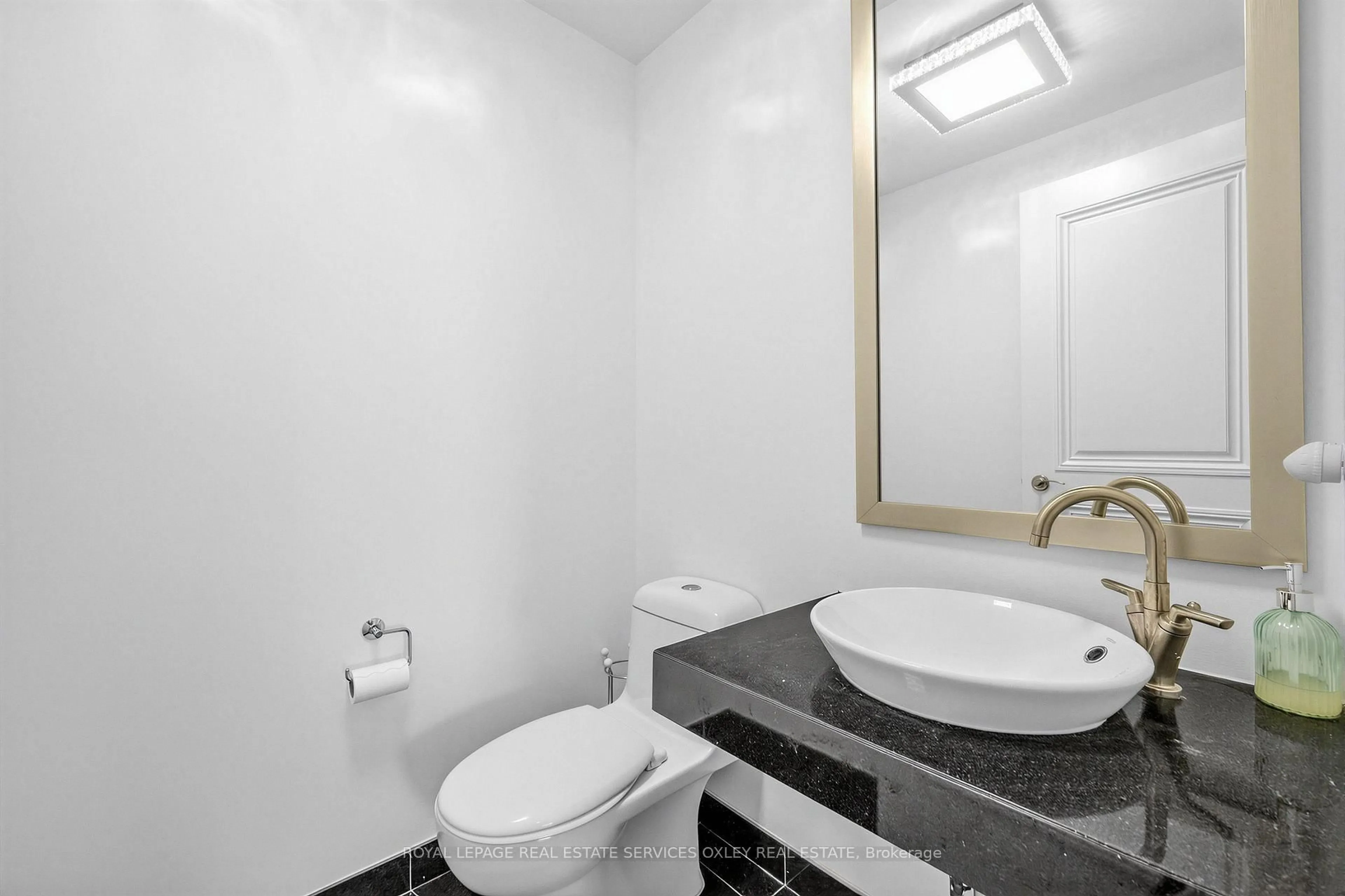 Standard bathroom, unknown for 2181 Yonge St #3701, Toronto Ontario M4S 3H7