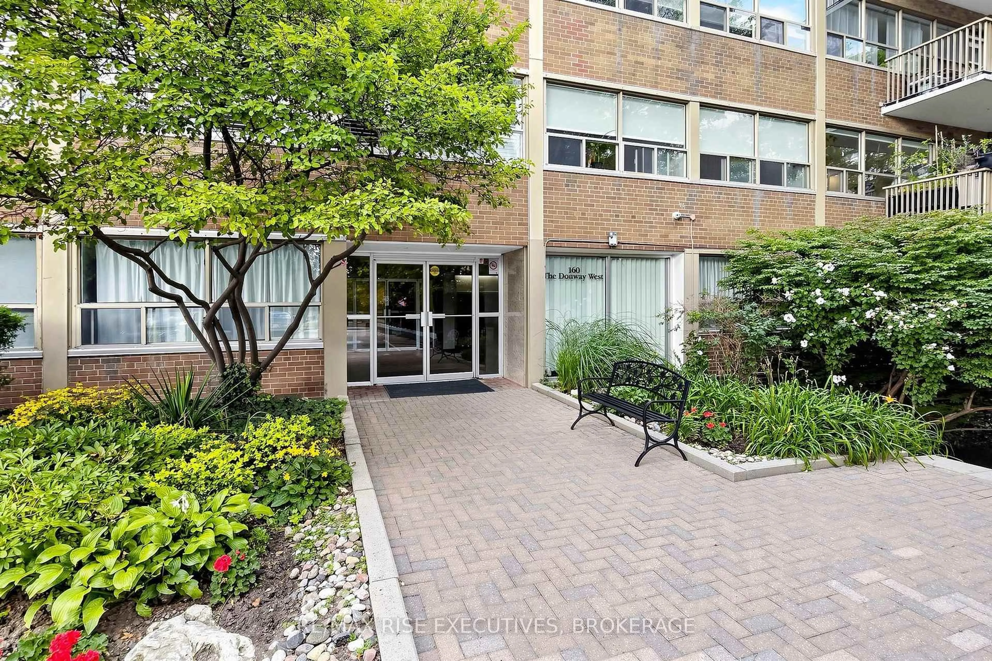 Unknown for 160 The Donway #304, Toronto Ontario M3C 2G1