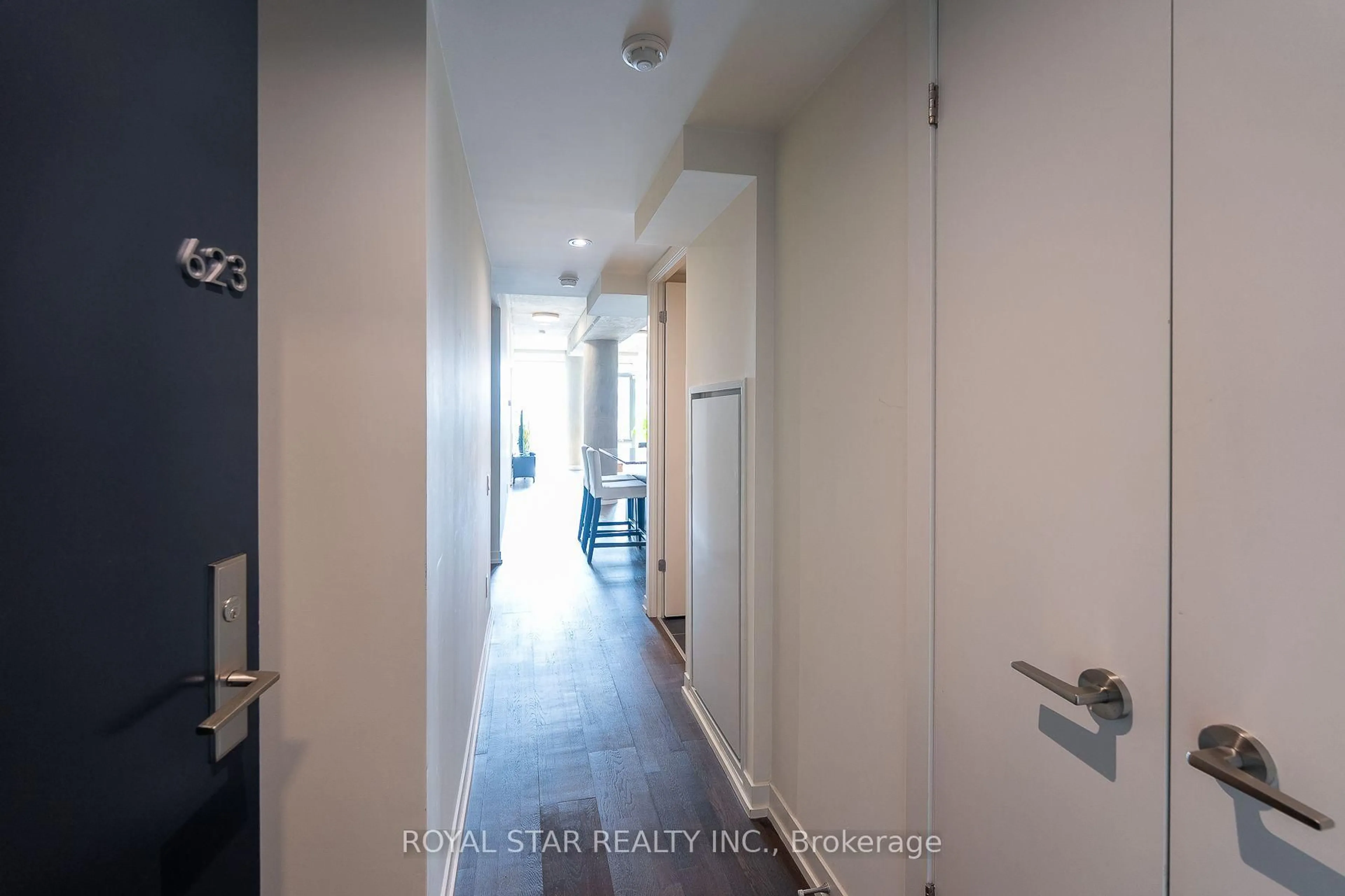 Indoor entryway for 95 Bathurst St #623, Toronto Ontario M5V 0H7