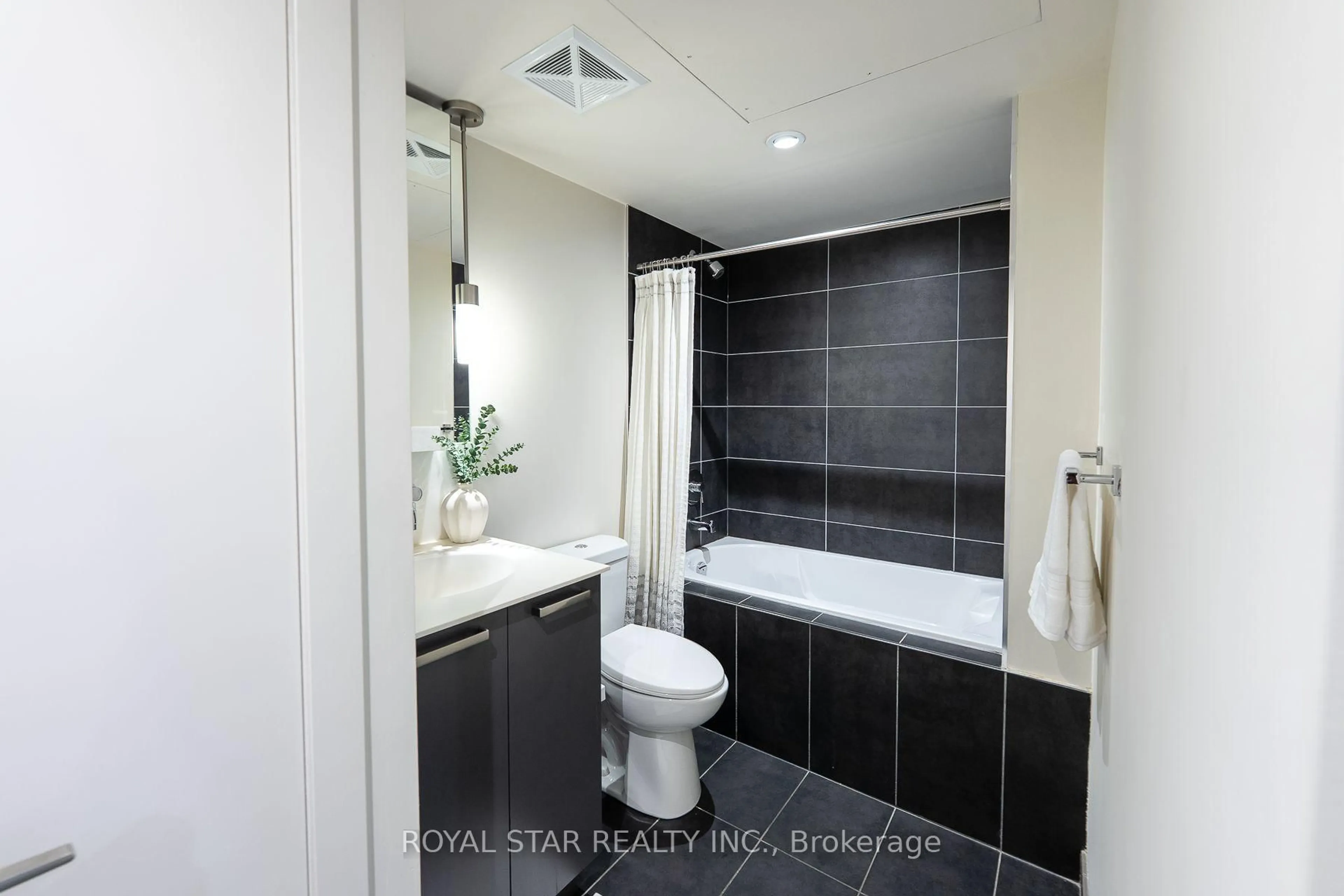 Contemporary bathroom, ceramic/tile floor for 95 Bathurst St #623, Toronto Ontario M5V 0H7