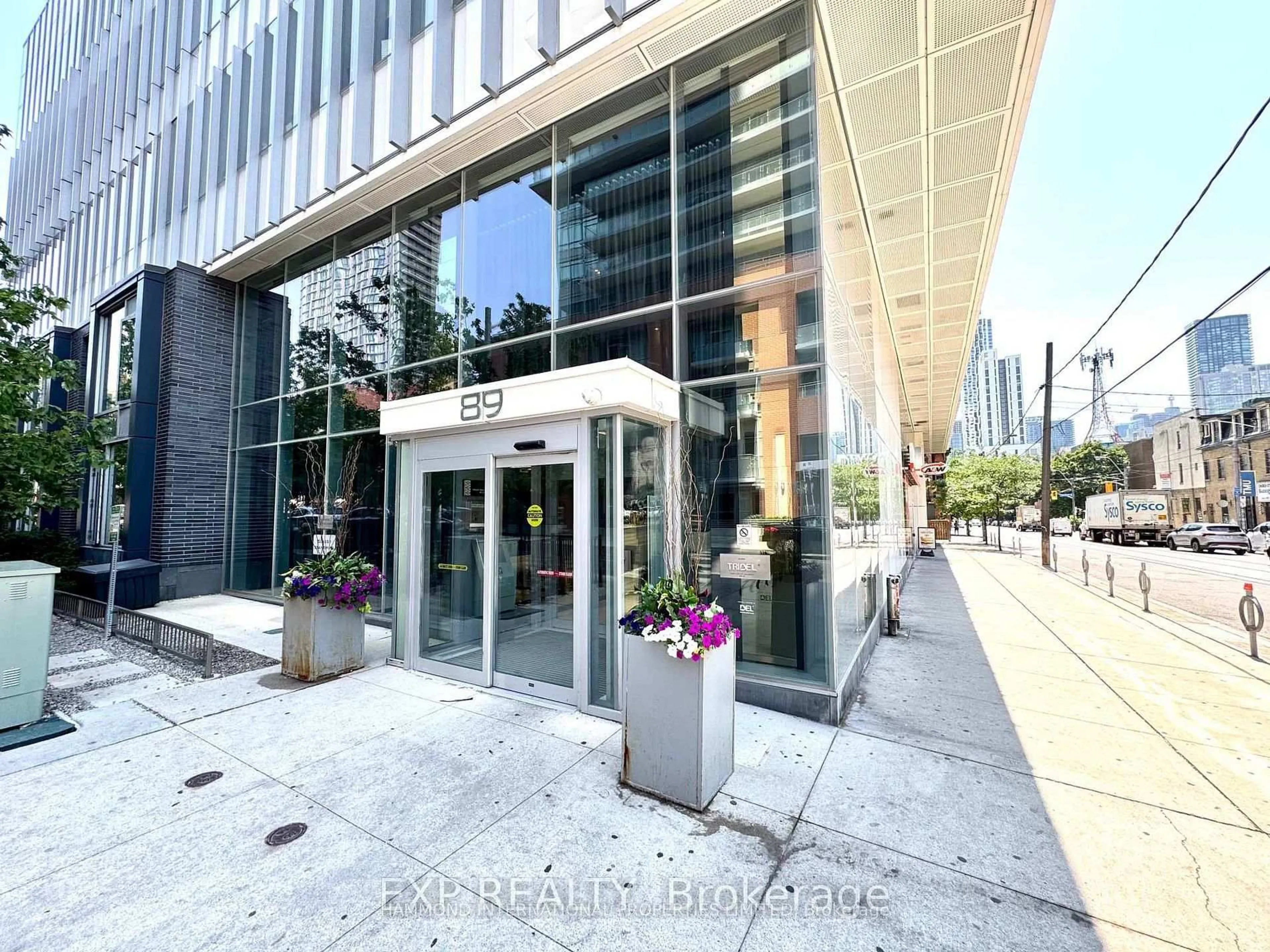 Indoor foyer for 89 McGill St #1211, Toronto Ontario M5B 1H5