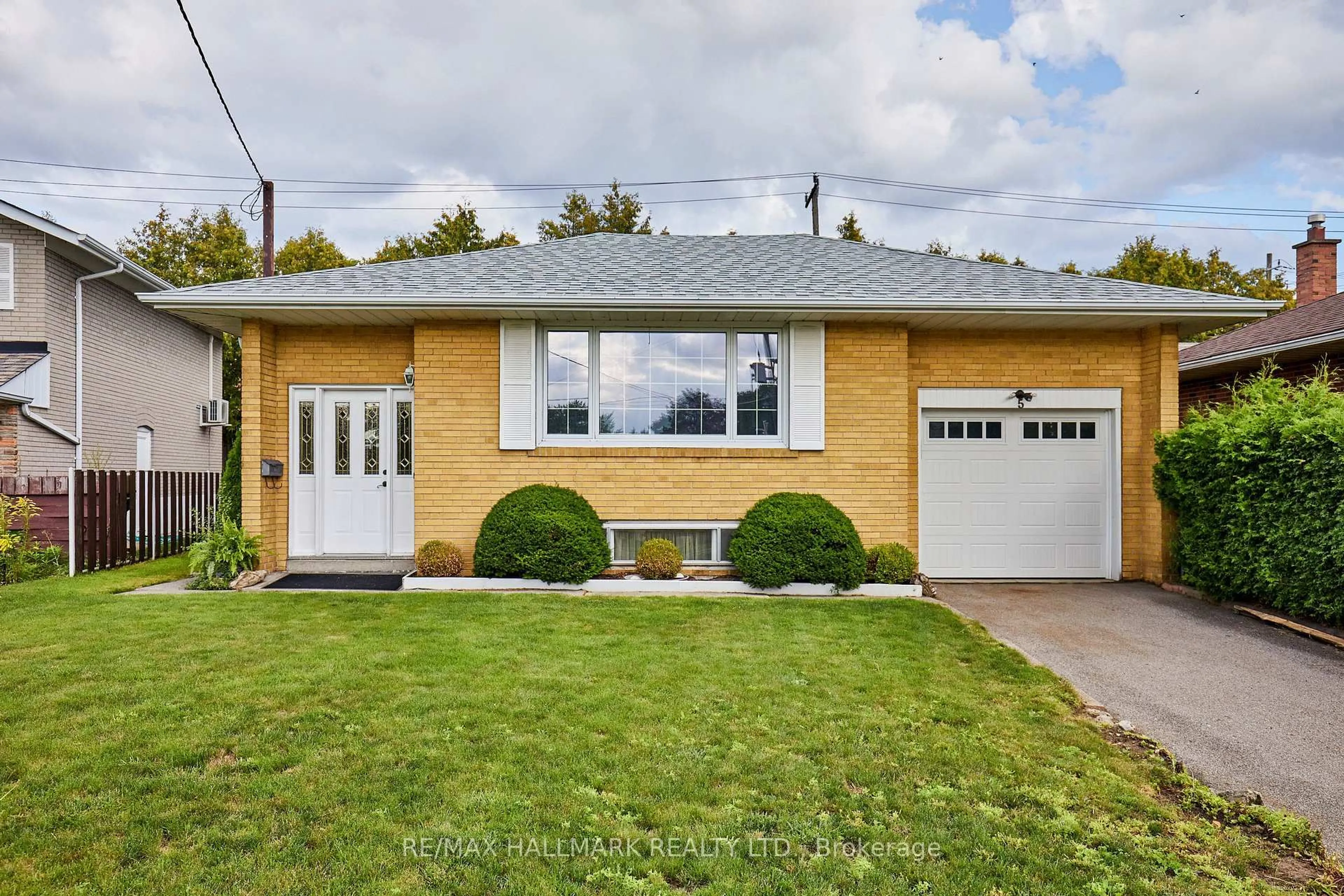 Home with brick exterior material, street for 5 Mere Crt, Toronto Ontario M4A 2J6