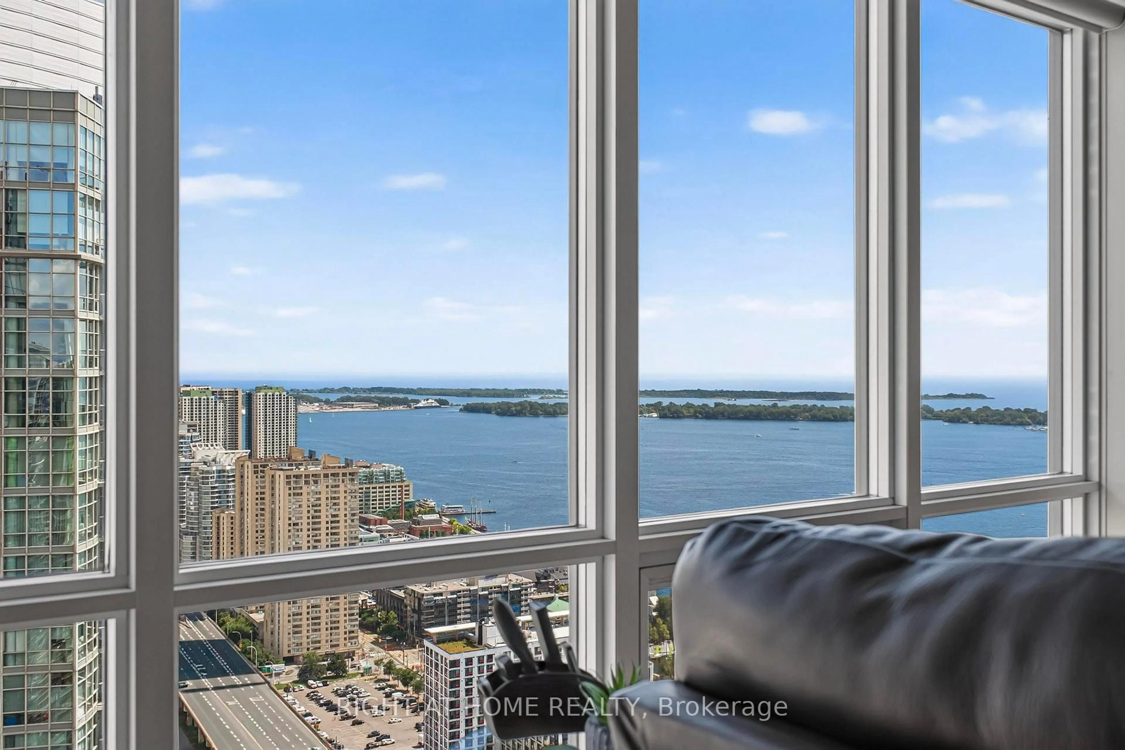 A pic of a room for 11 Brunel Crt #5509, Toronto Ontario M5V 3Y3