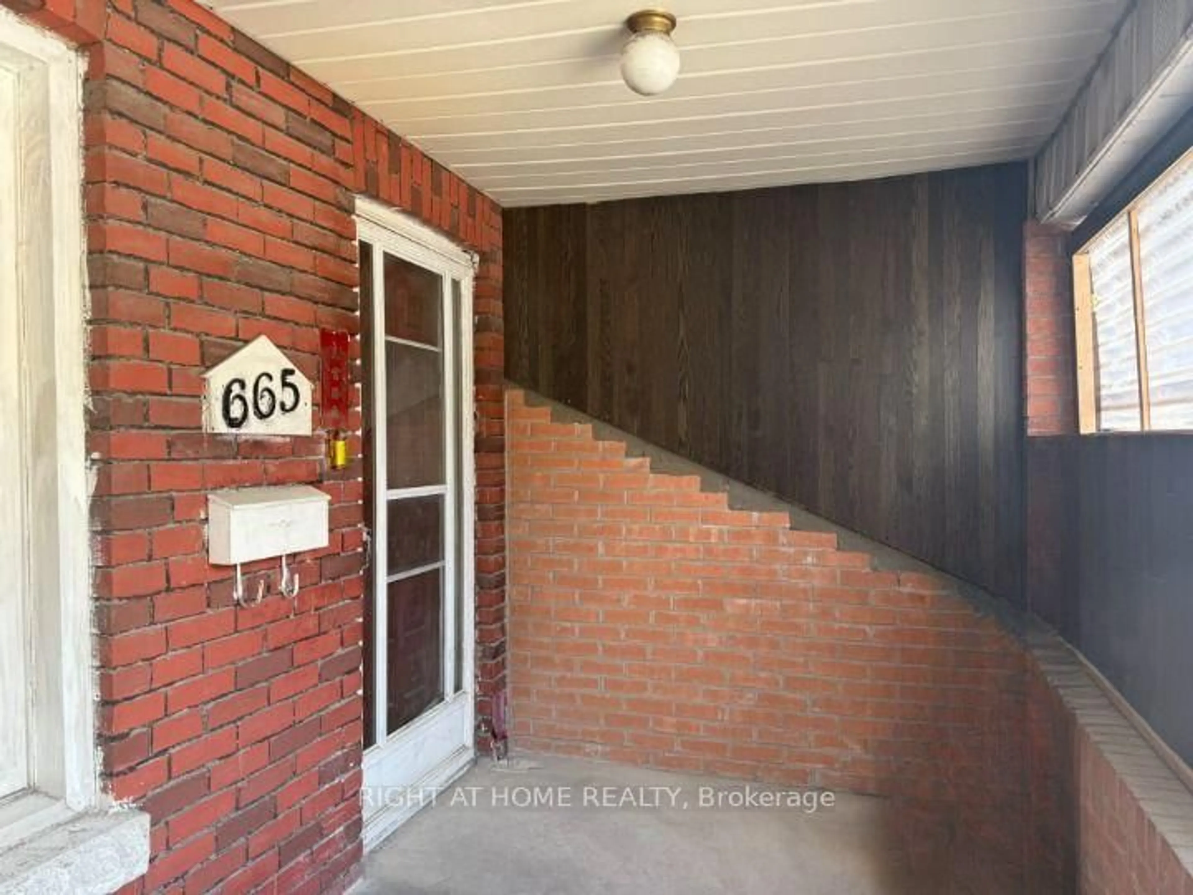 Indoor entryway for 665 Ossington Ave, Toronto Ontario M6G 3T6