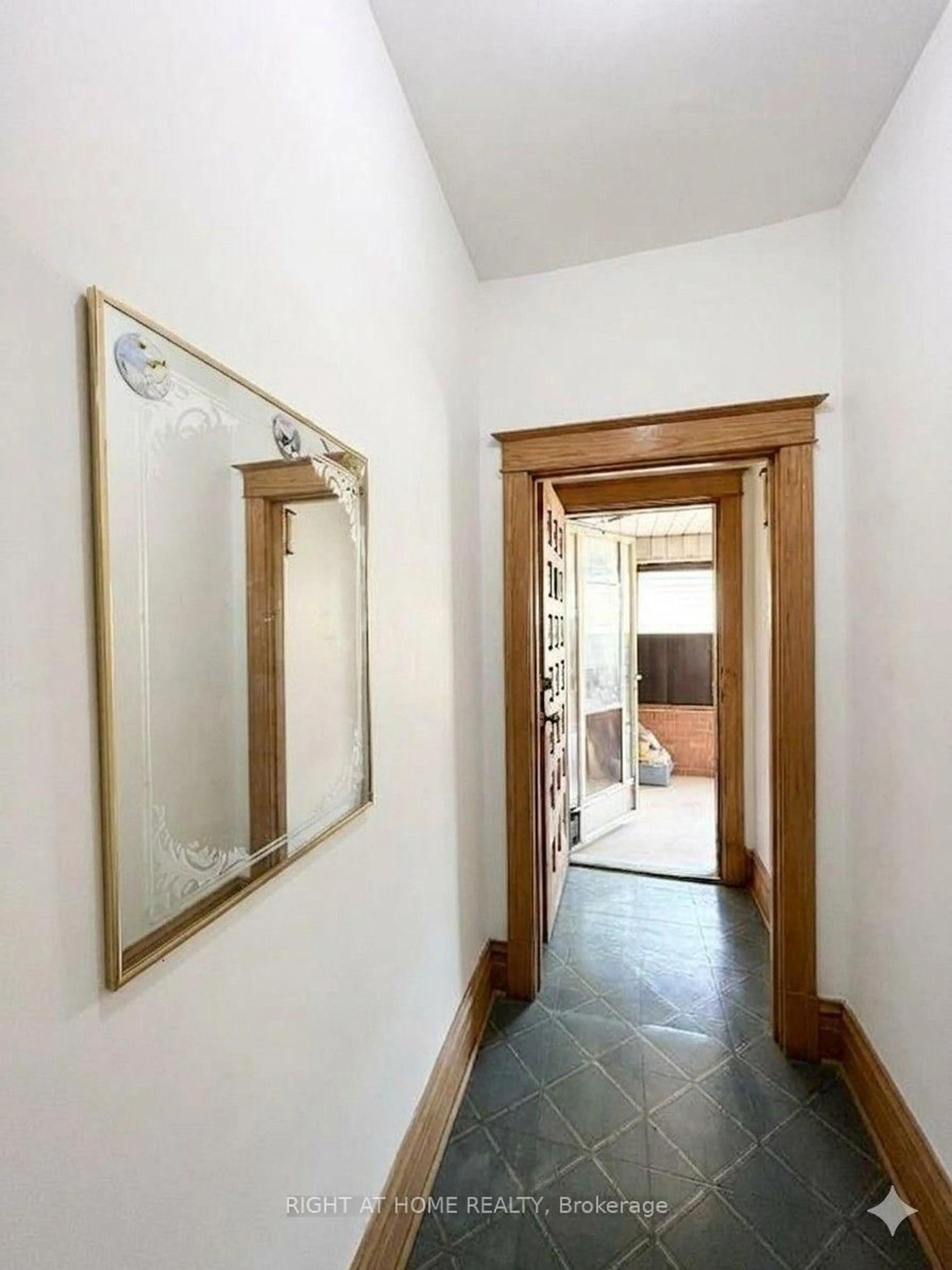 Indoor foyer for 665 Ossington Ave, Toronto Ontario M6G 3T6