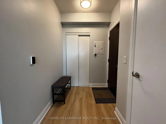 68 Canterbury Plwy #1809, Toronto 3