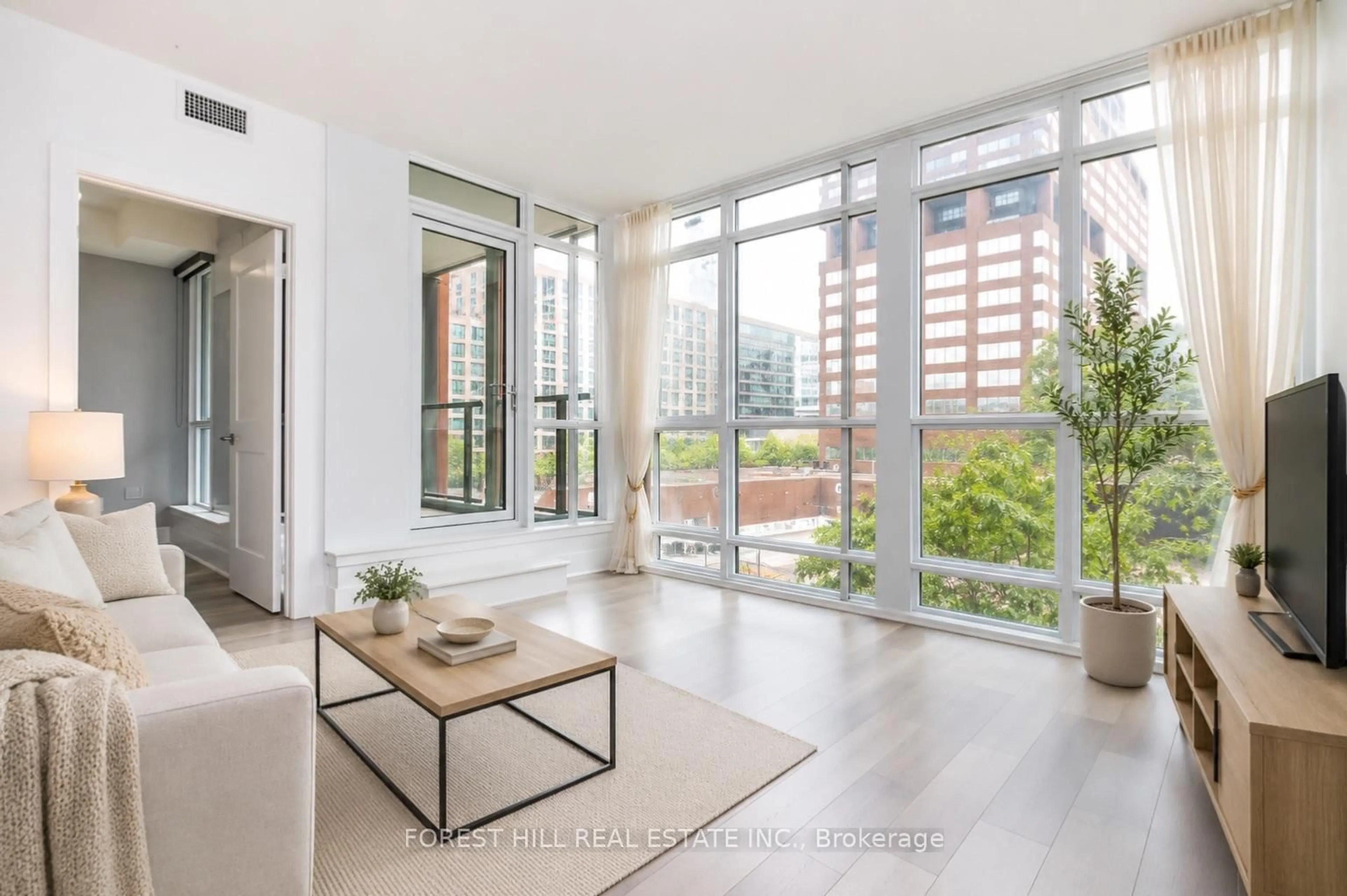 Indoor entryway for 32 Davenport Rd #306, Toronto Ontario M5R 0B5