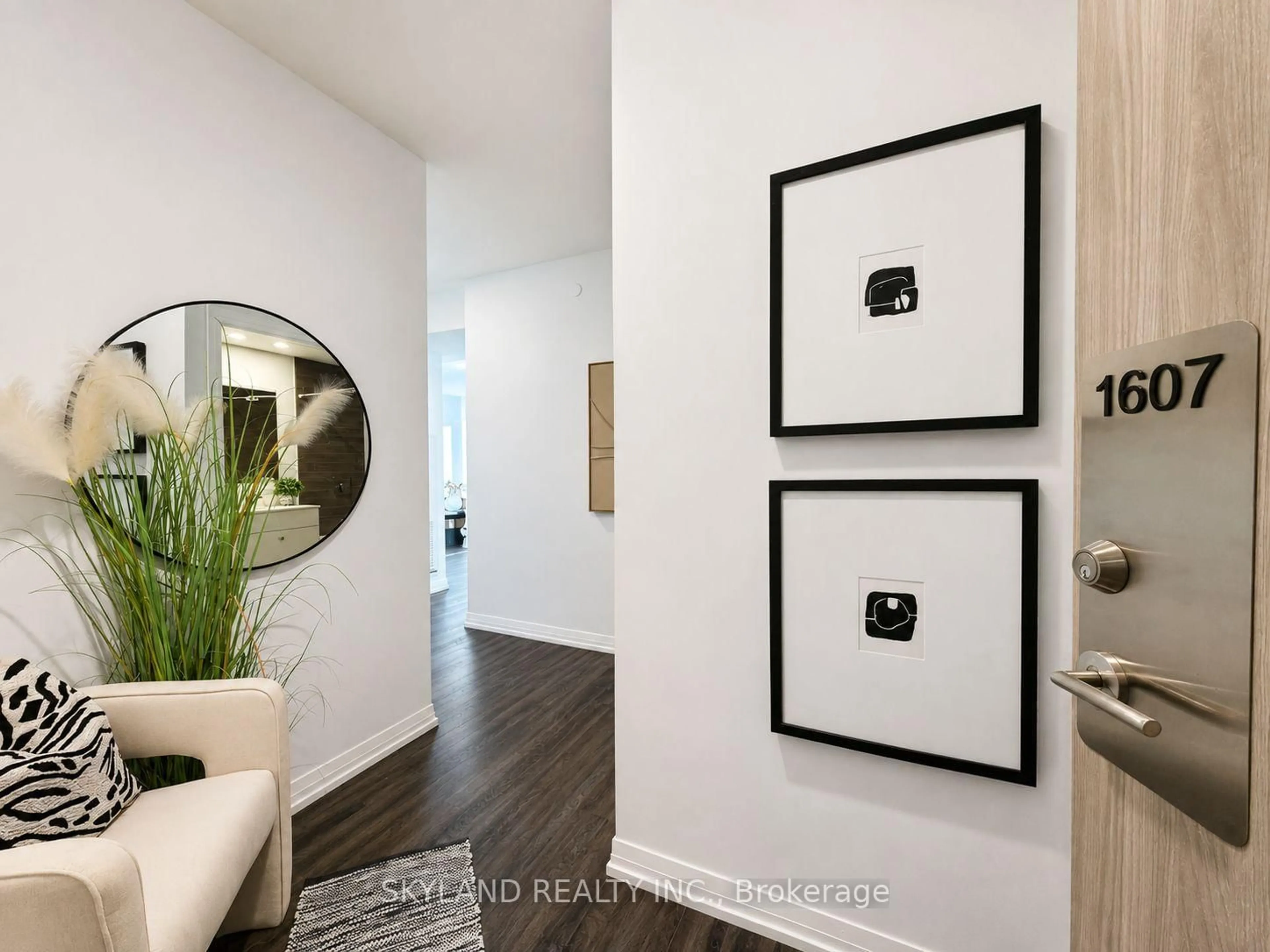 Indoor entryway for 75 Canterbury Pl #1607, Toronto Ontario M2N 2N1