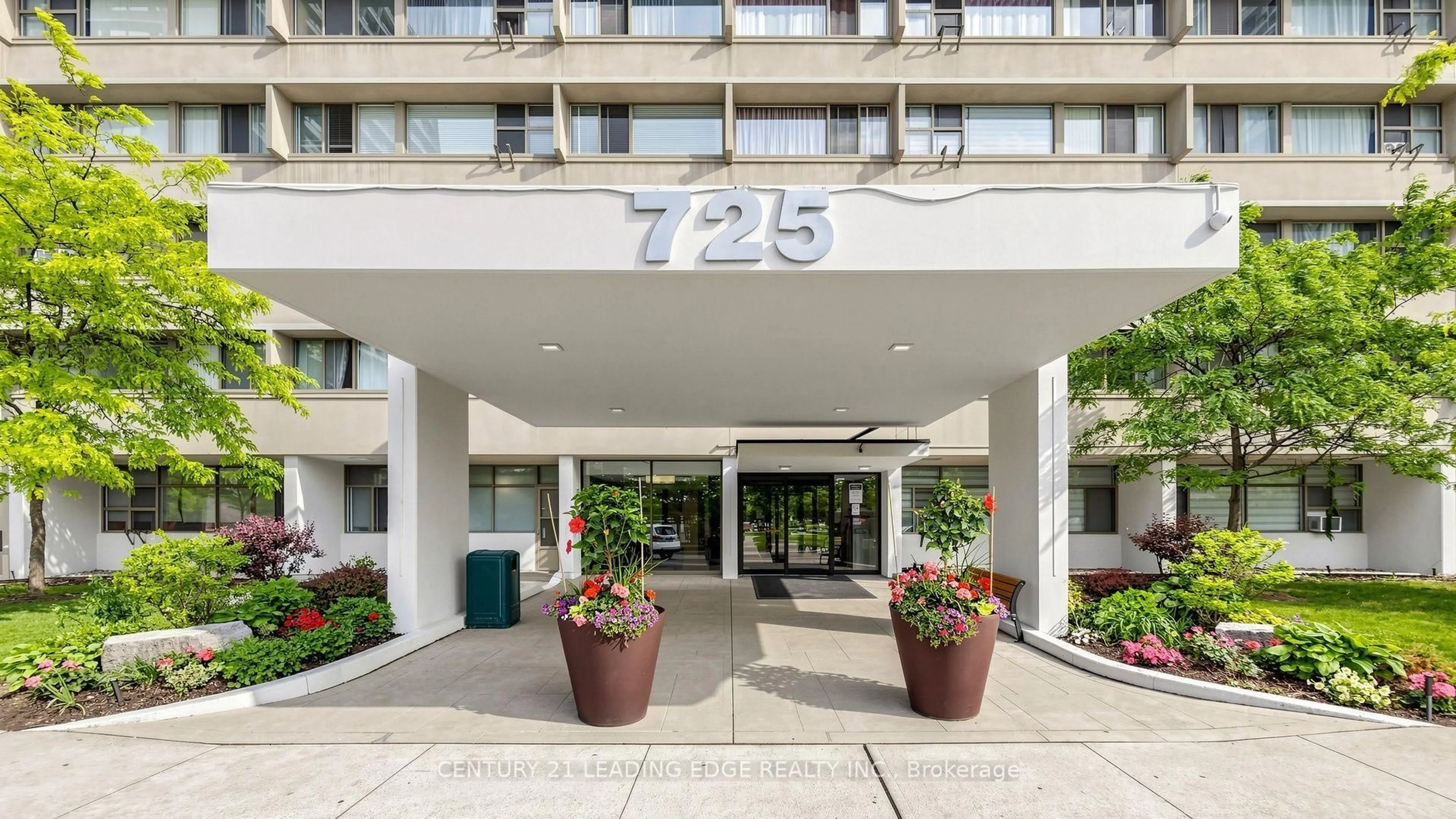 Indoor foyer for 725 Don Mills Rd #1006, Toronto Ontario M3C 1S7