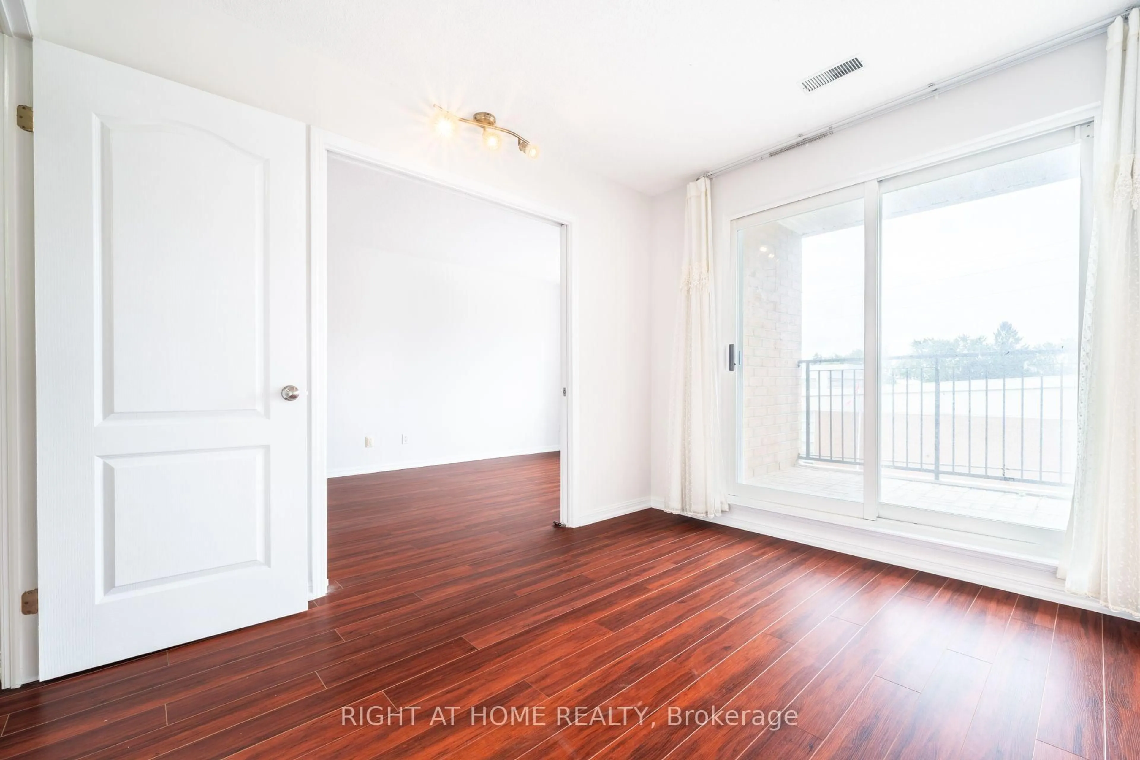 Indoor entryway for 220 Grandview Way, Toronto Ontario M2N 6V3