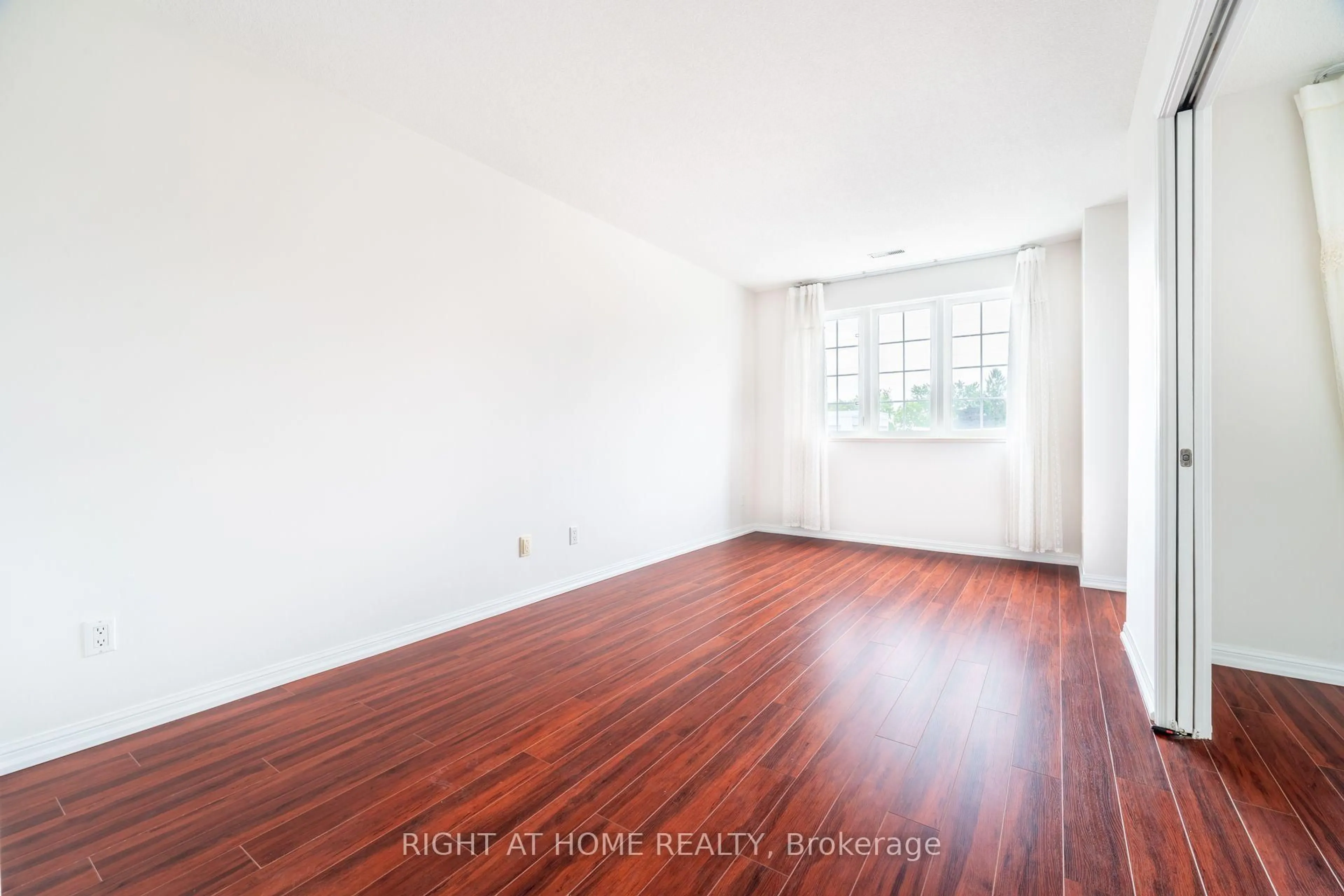A pic of a room for 220 Grandview Way, Toronto Ontario M2N 6V3