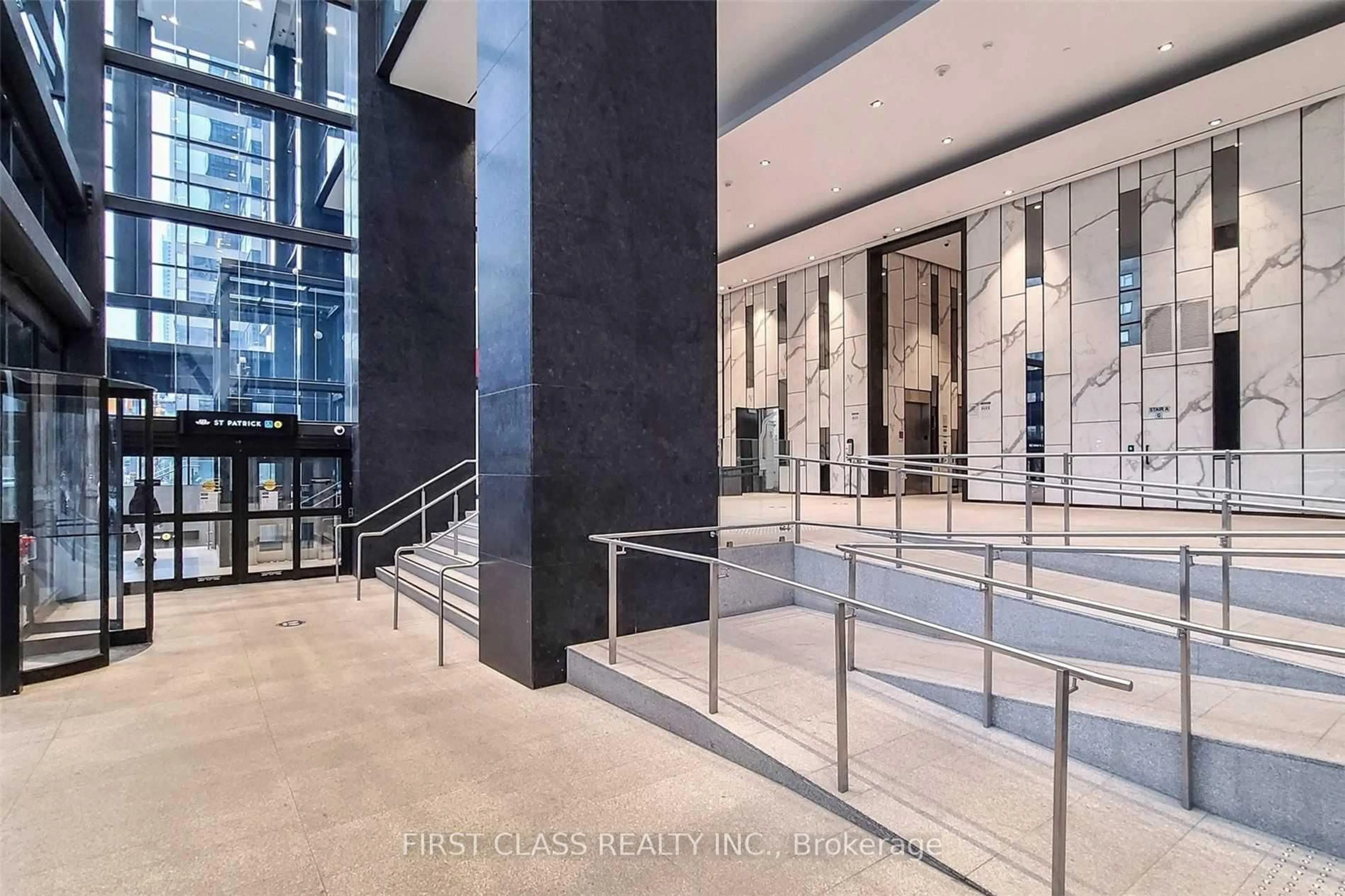 Indoor foyer for 488 University Ave #3901, Toronto Ontario M5G 0C1