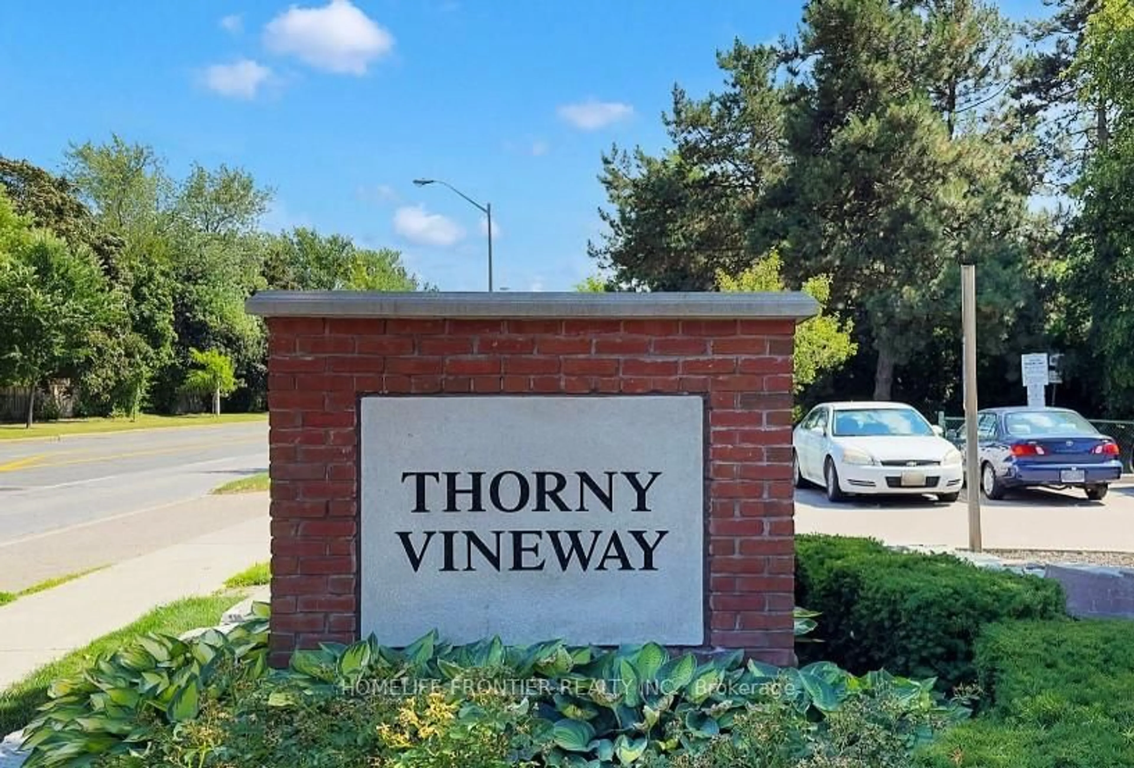 A pic from outside/outdoor area/front of a property/back of a property/a pic from drone, street for 133 Thorny Vine Way, Toronto Ontario M2J 4J4