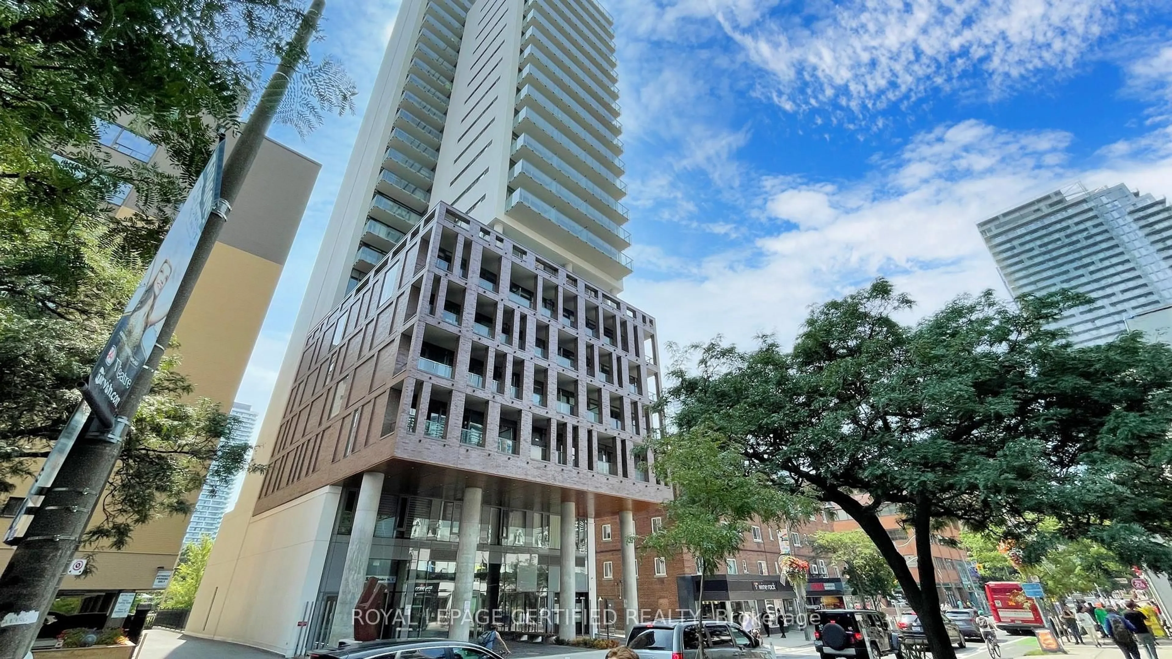 Indoor foyer for 81 Wellesley St #2305, Toronto Ontario M4Y 0C5