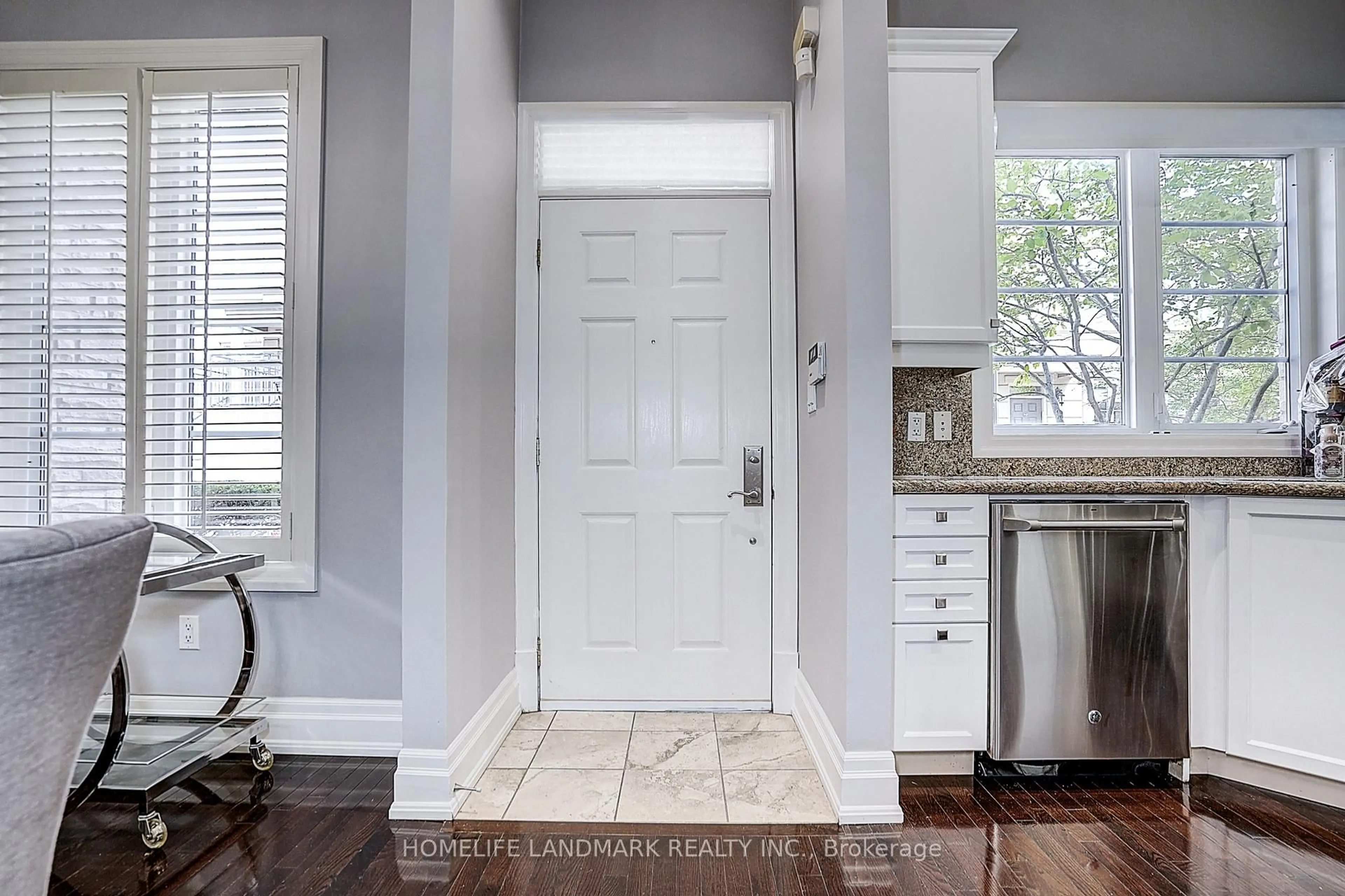 Indoor entryway for 51 York Mills Rd #309, Toronto Ontario M2P 1B6