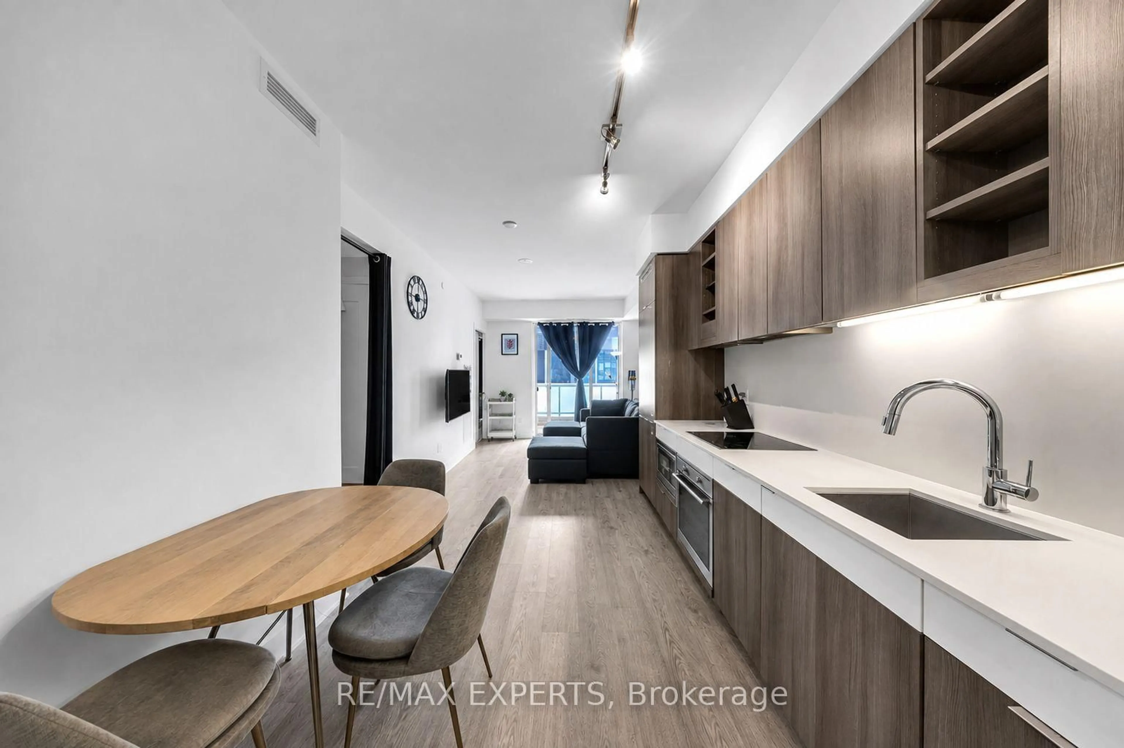 Open concept kitchen, wood/laminate floor for 101 Erskine Ave #2103, Toronto Ontario M4P 0C5