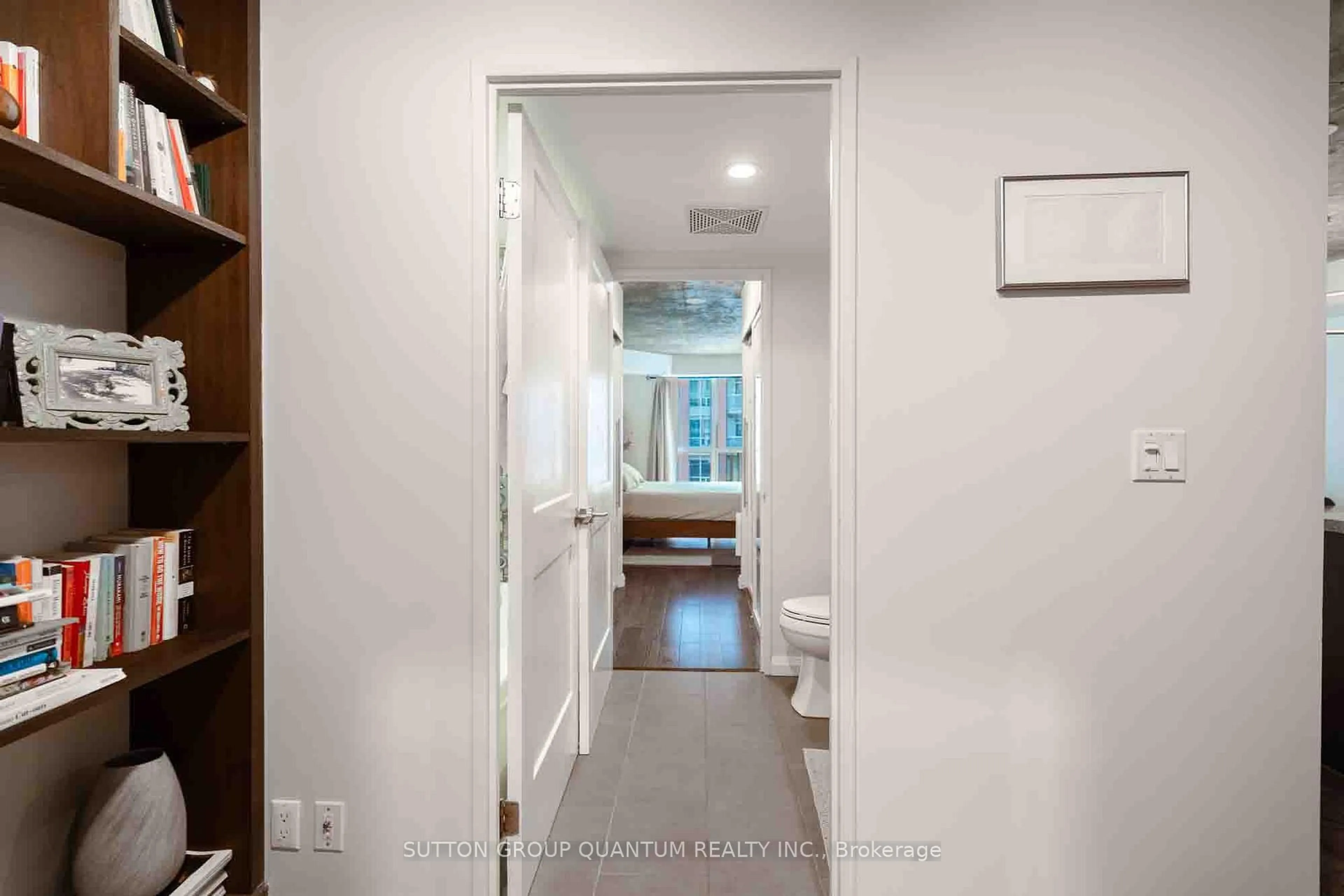 Standard bathroom, unknown for 1005 King St #502, Toronto Ontario M6K 3M8