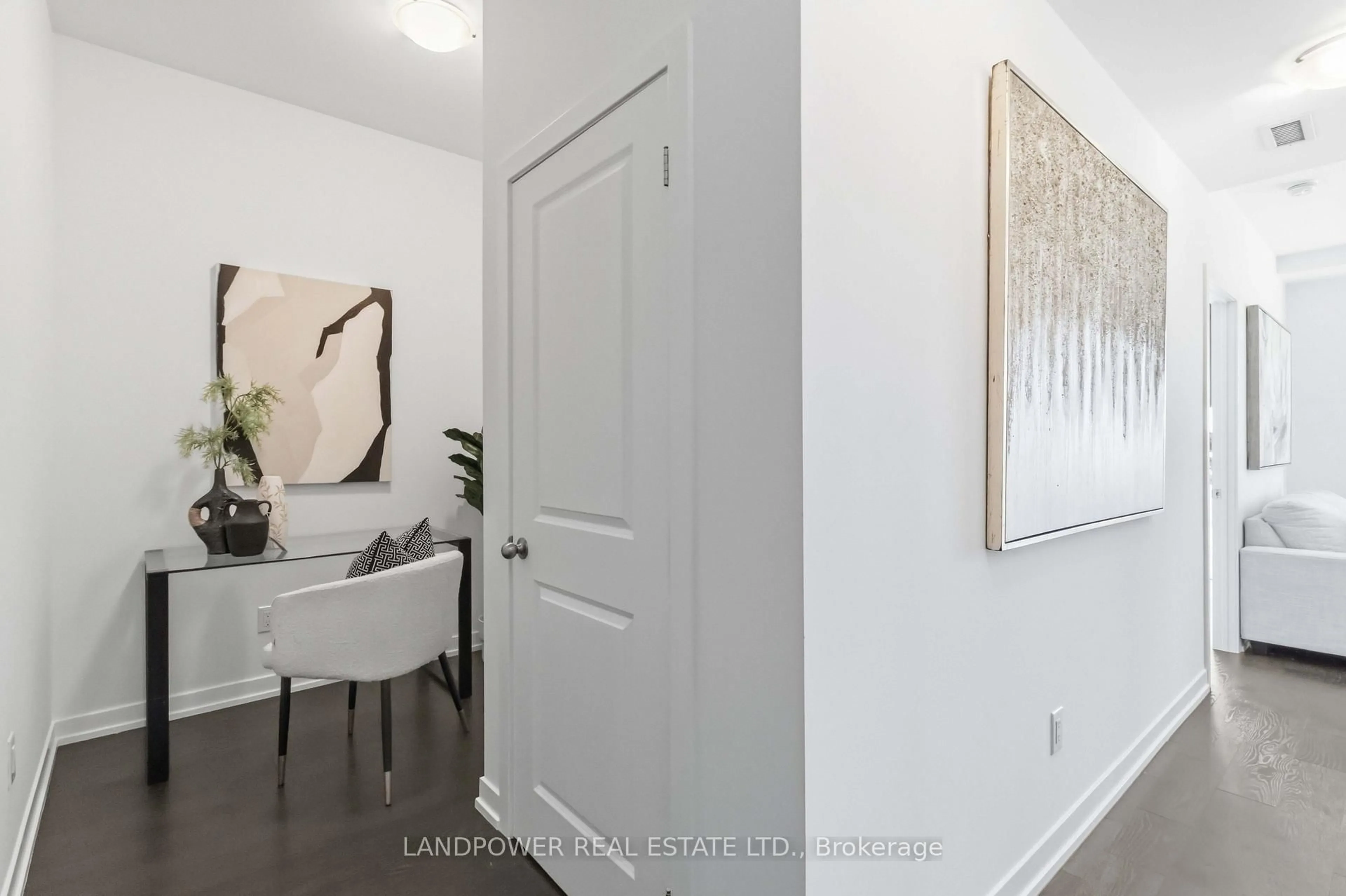 Indoor entryway for 105 George St #PH6, Toronto Ontario M5A 2N4
