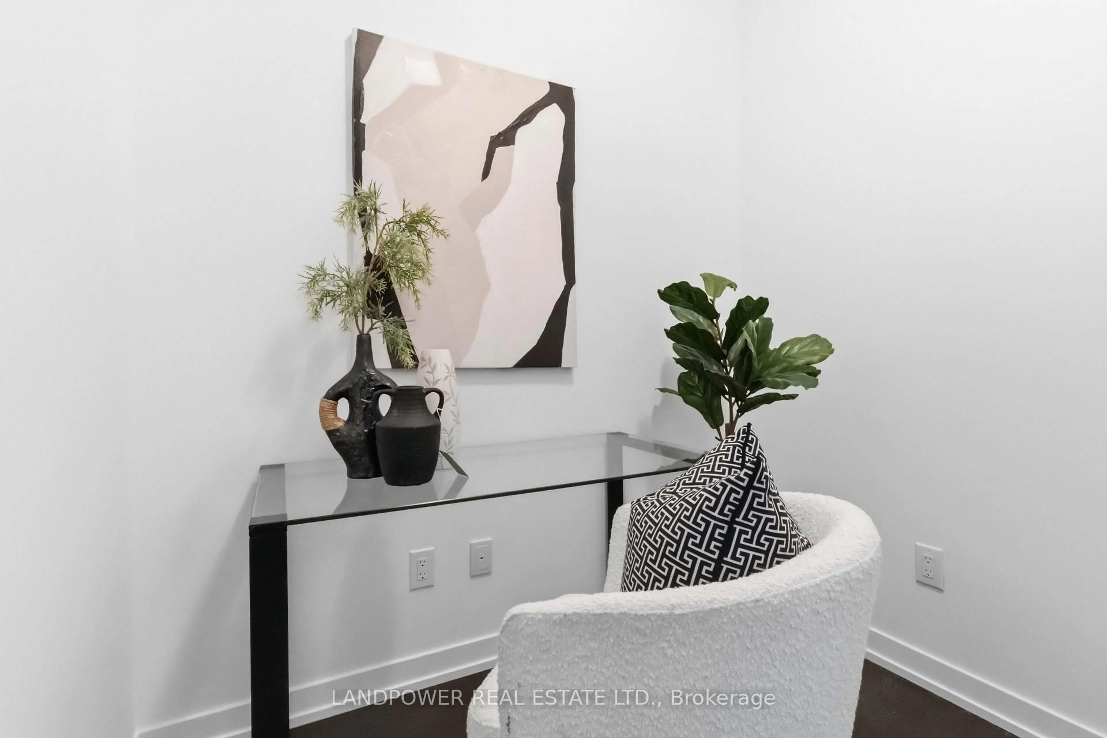 Indoor entryway for 105 George St #PH6, Toronto Ontario M5A 2N4