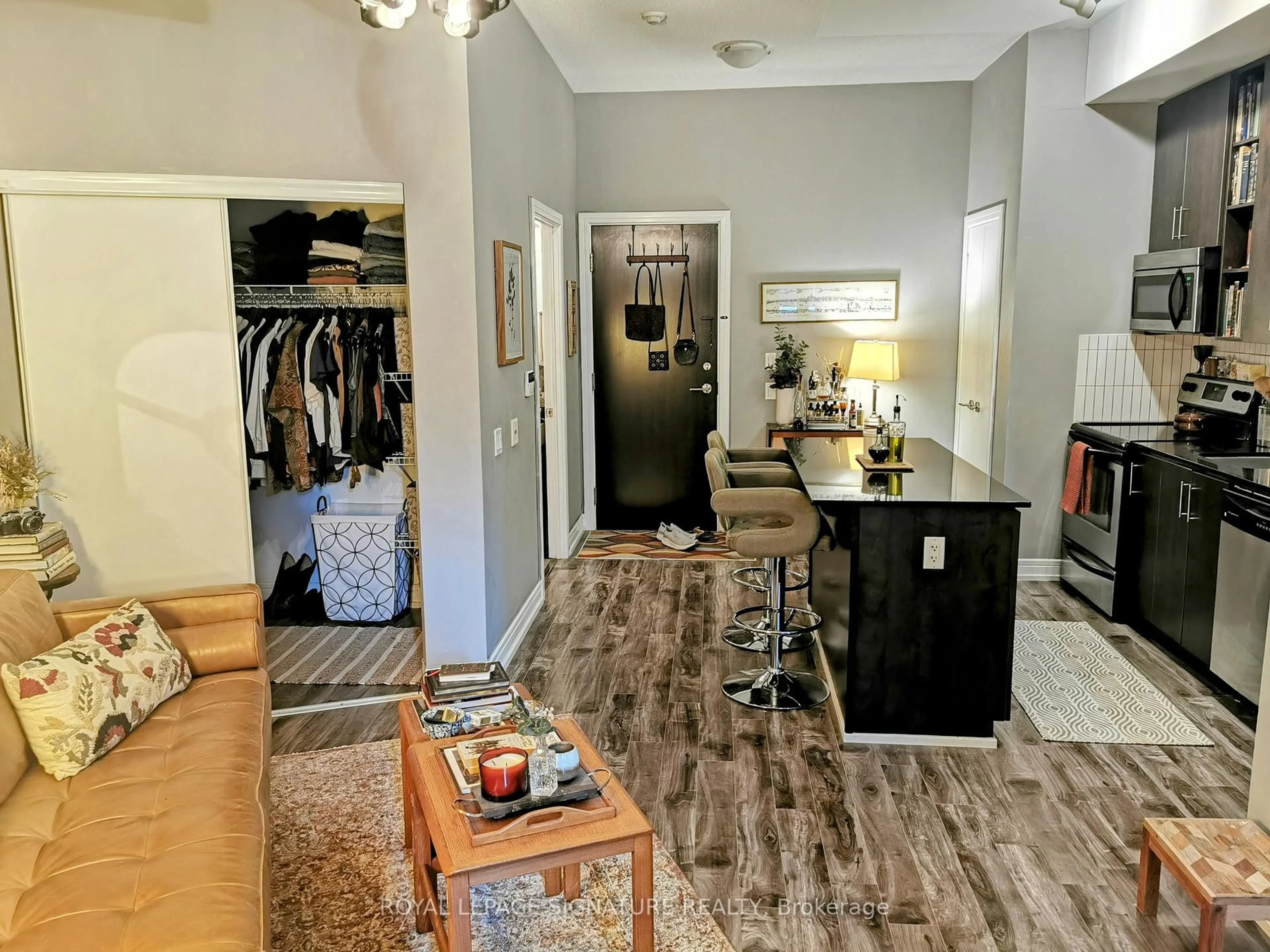 Indoor entryway for 112 George St #S202, Toronto Ontario M5A 2M5