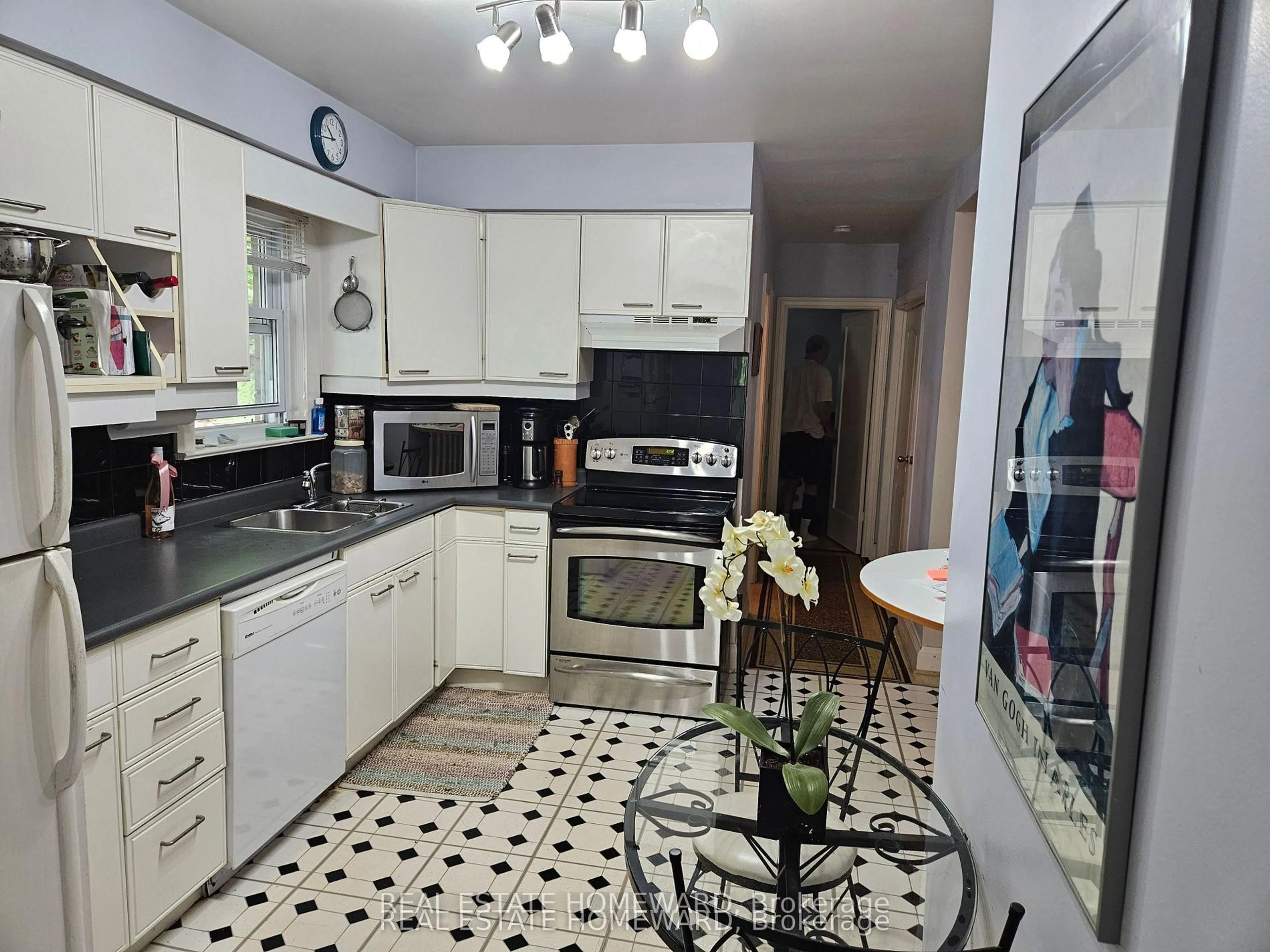 Standard kitchen, unknown for 28 Glen Echo Rd, Toronto Ontario M4N 2E1