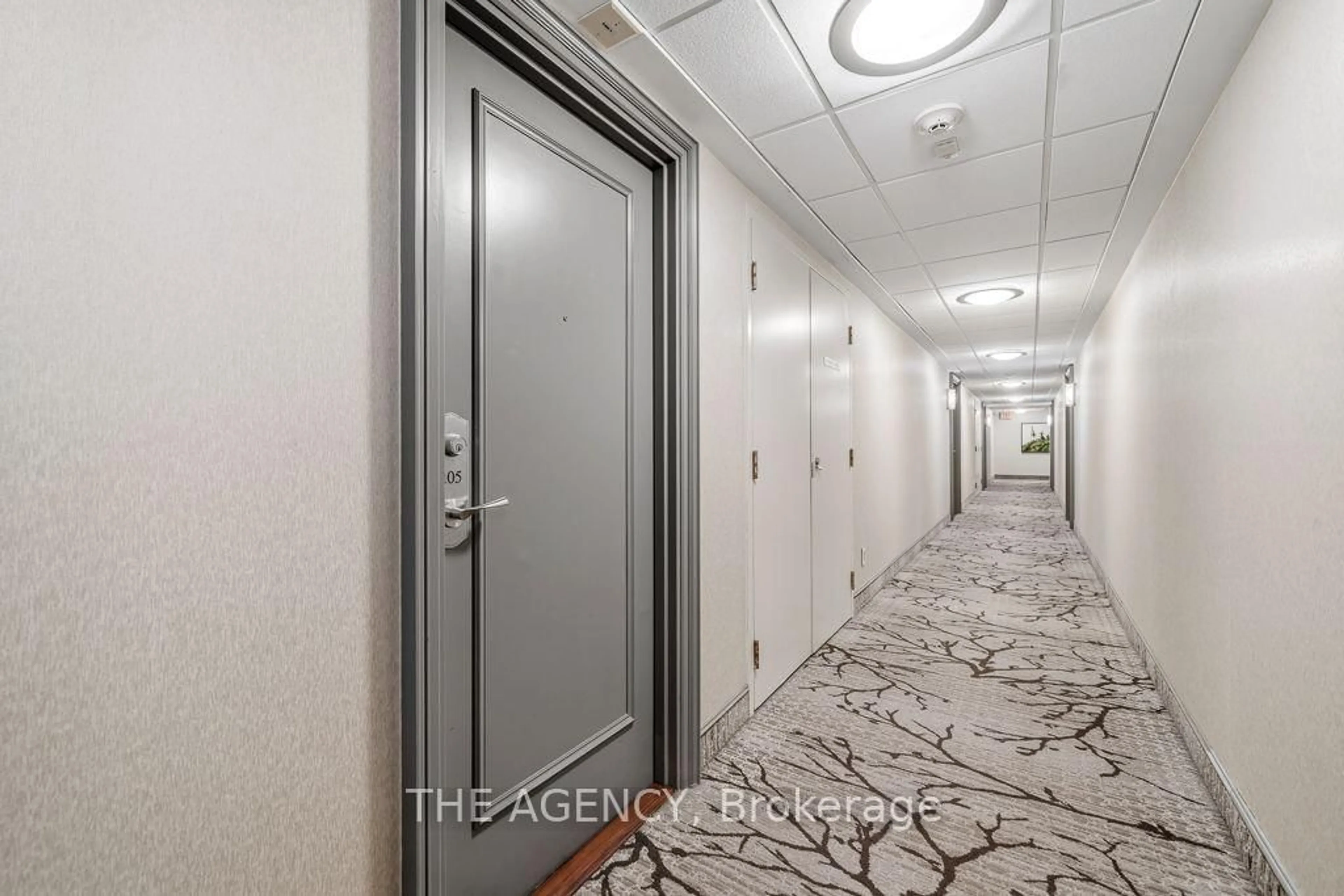 Indoor foyer for 451 Rosewell Ave #105, Toronto Ontario M4R 2H8